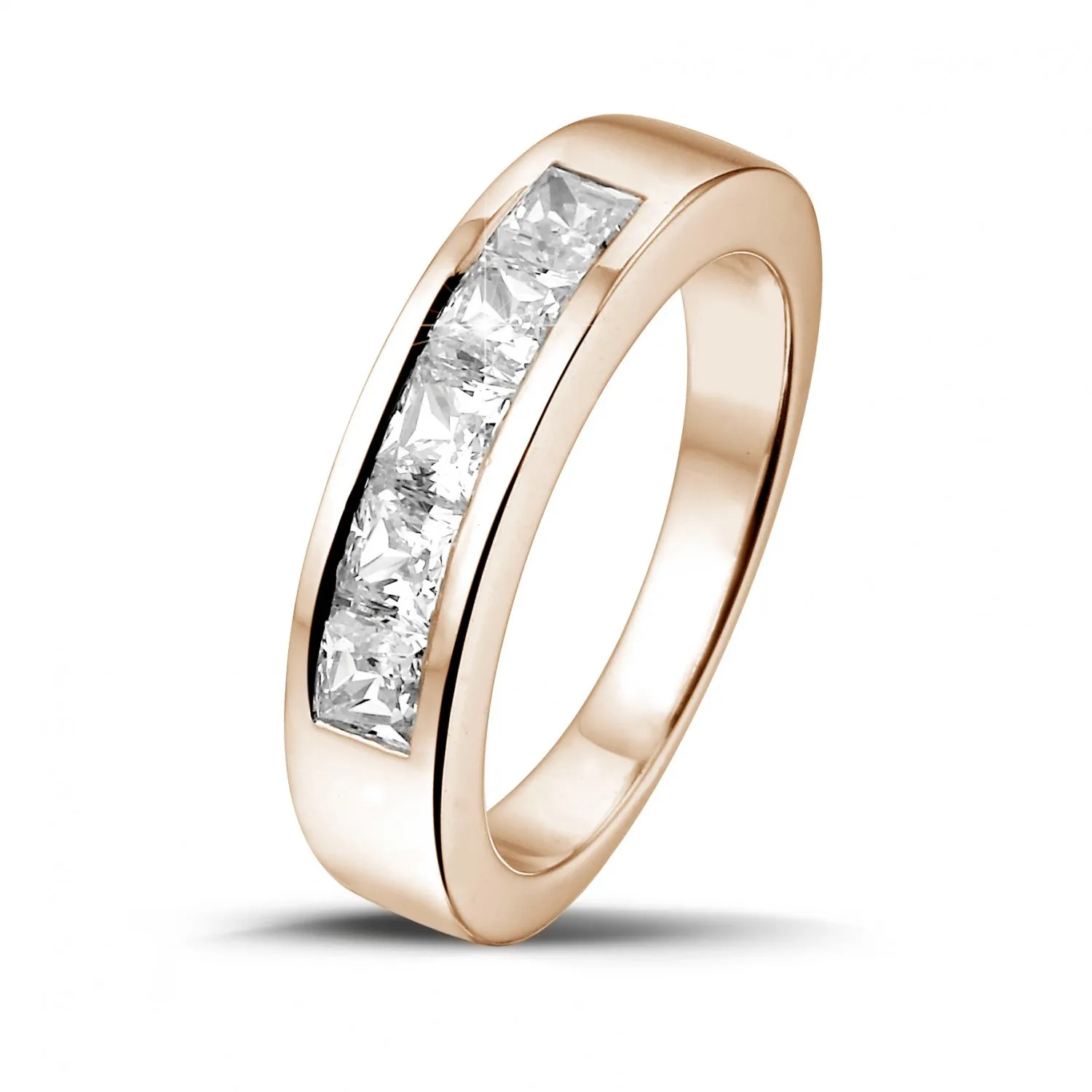 1.35 quilates alianza en oro rojo con diamantes talla princesa 