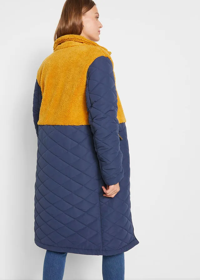 ABRIGO GUATEADO CON INSERTO DE PELUCHE AZUL MARINOCAMEL