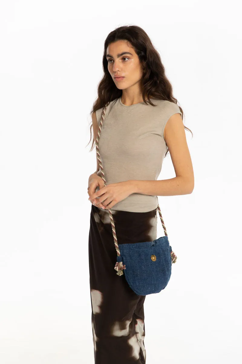 Bandolera media luna 100% cáñamo con cuerda hecha a mano color índigo