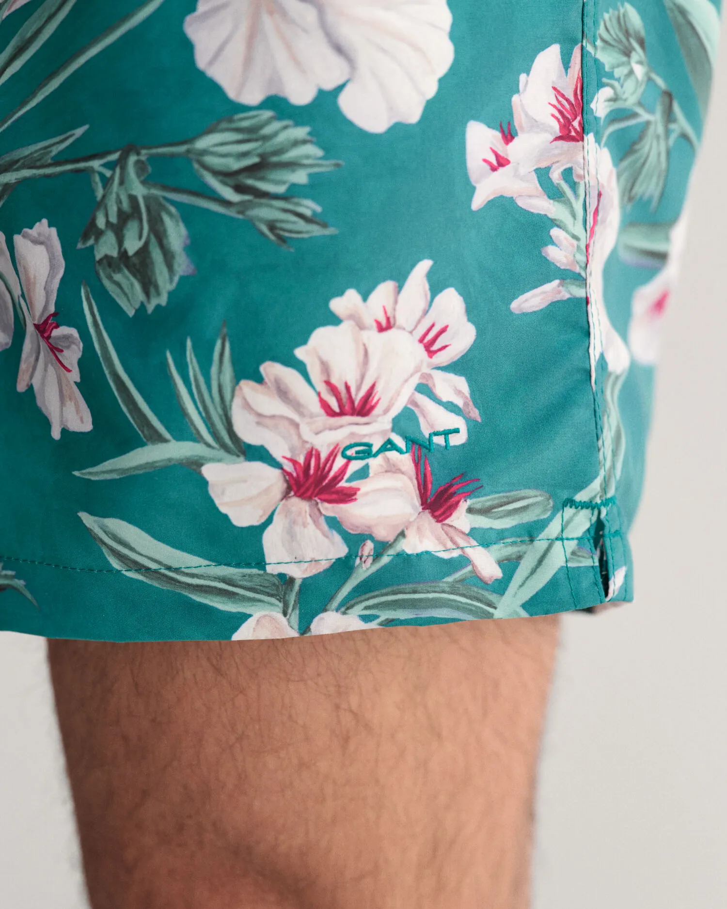 Bañador con estampado de adelfas