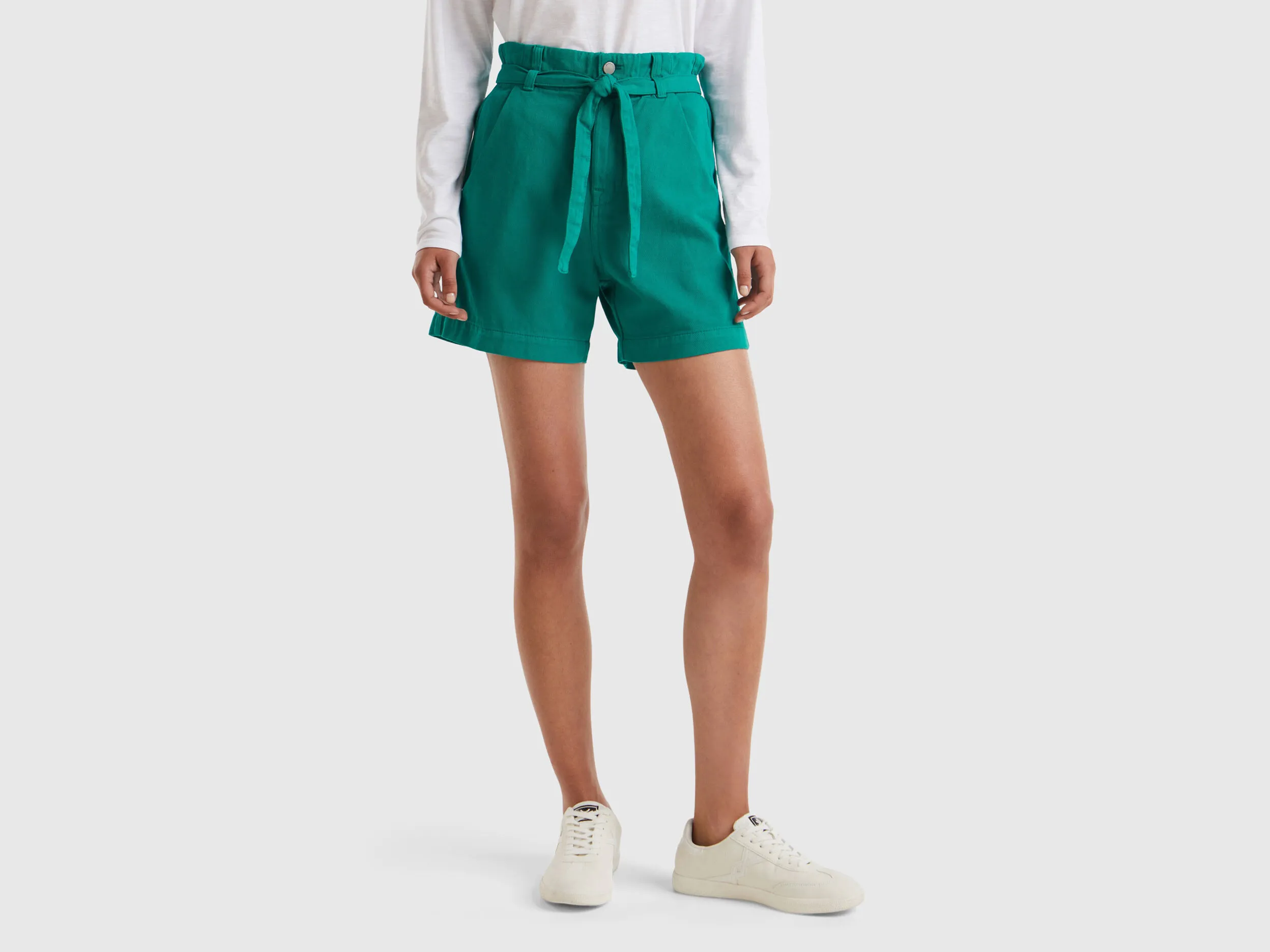 Bermudas con pernera amplia
