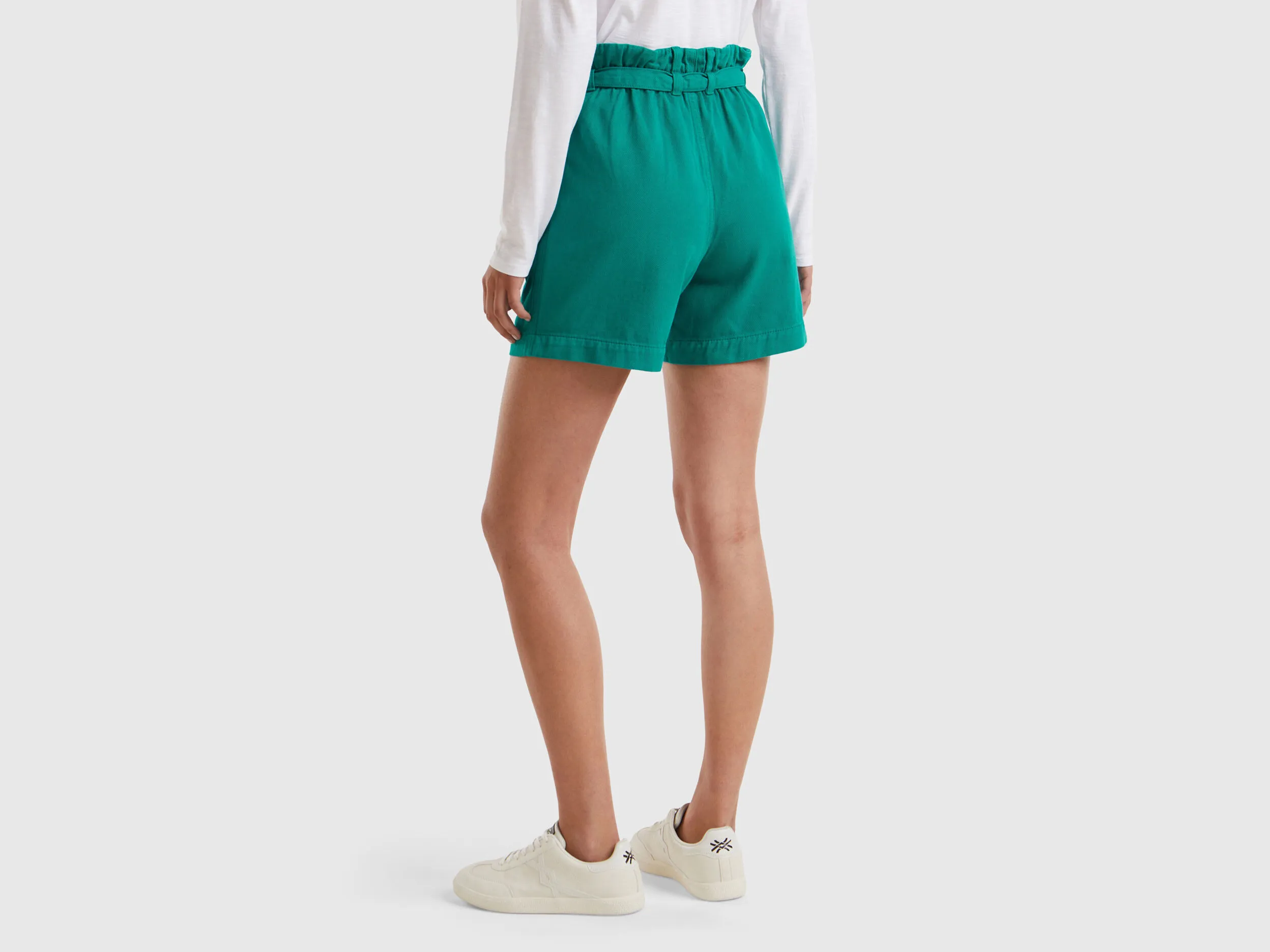 Bermudas con pernera amplia