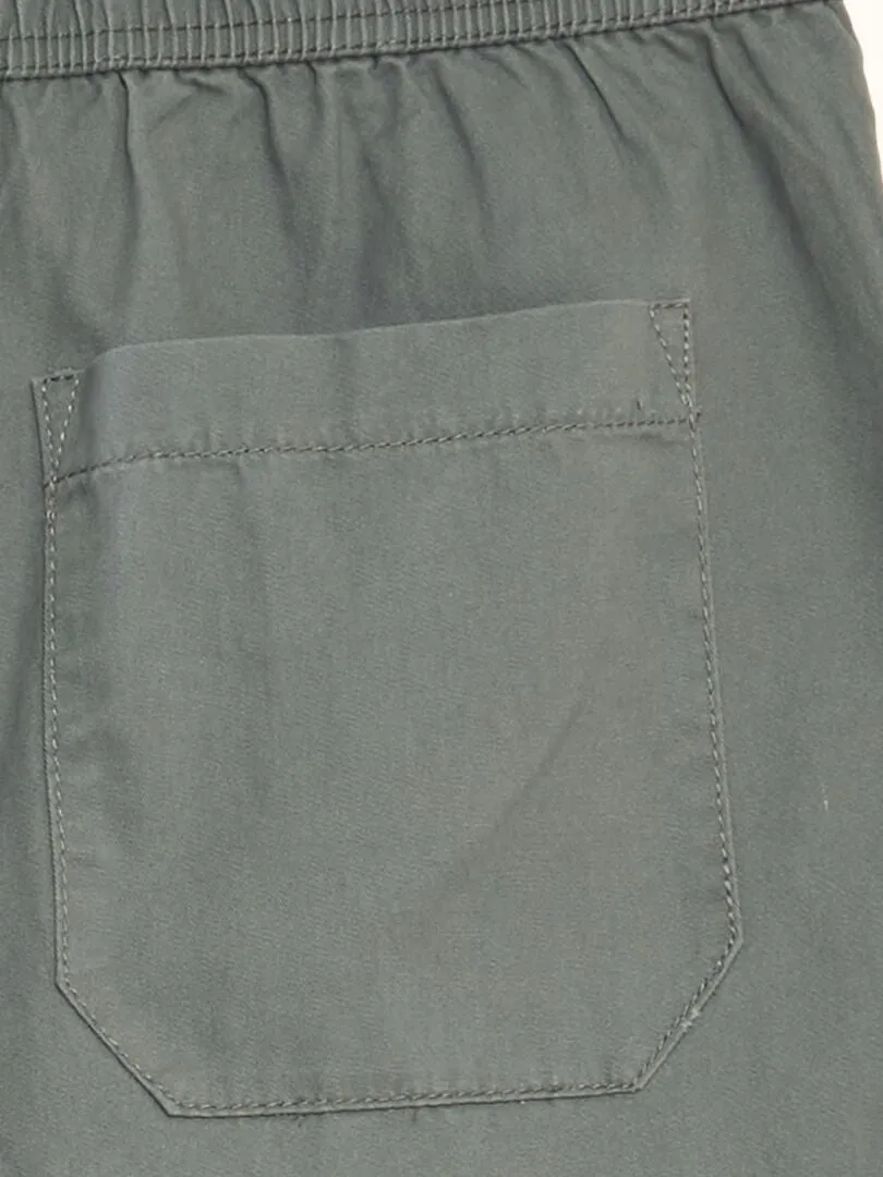 BERMUDAS TIPO CHINO CON CINTURA ELáSTICA  VERDE