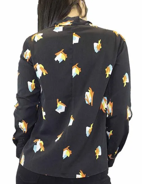 blusa anonyme designers estampado con lazo negro