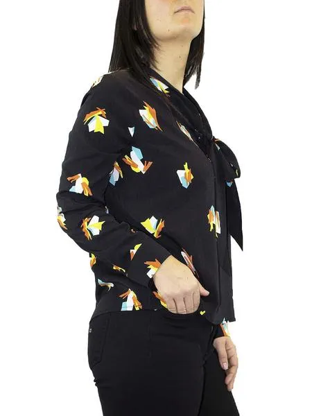 blusa anonyme designers estampado con lazo negro