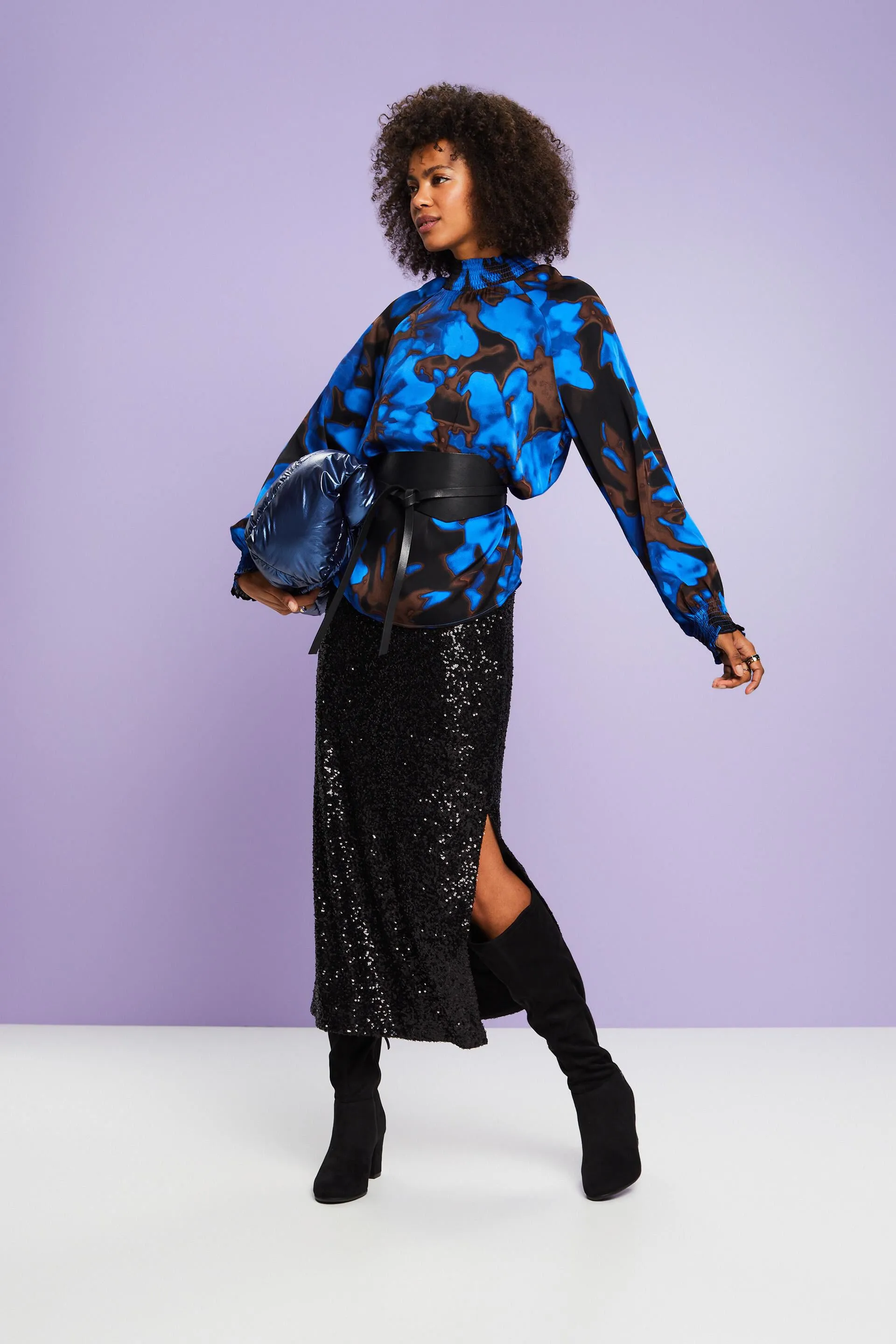 Blusa satinada fruncida con estampado