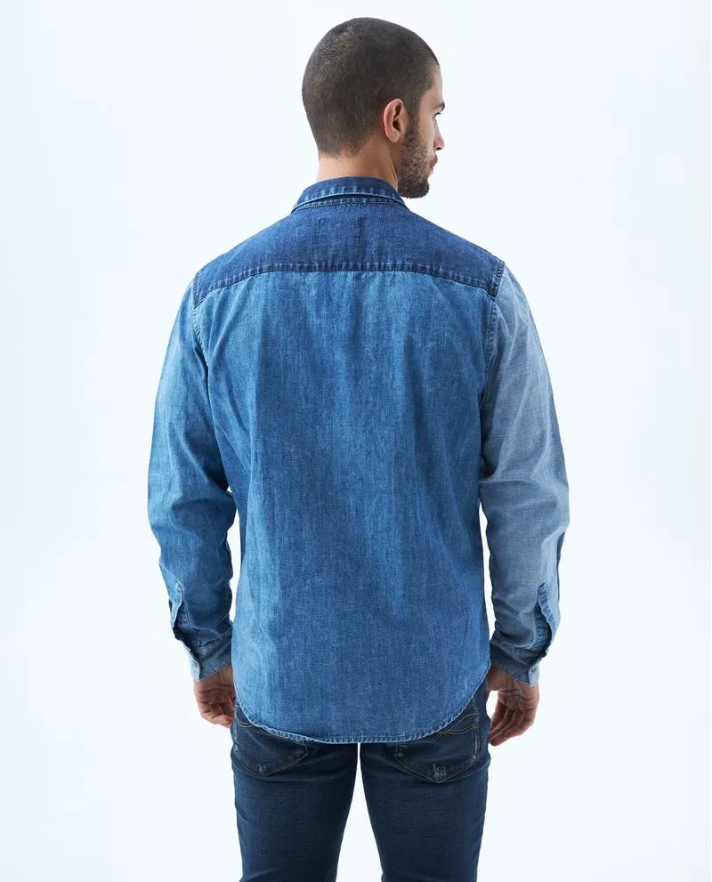 Camisa con bloques de color para hombre