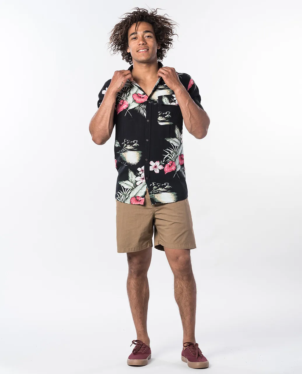 Camisa de Manga Corta Hombre RIP CURL Oahu Anthracite Ref. CSHGD4 negra ahoha hawaiana