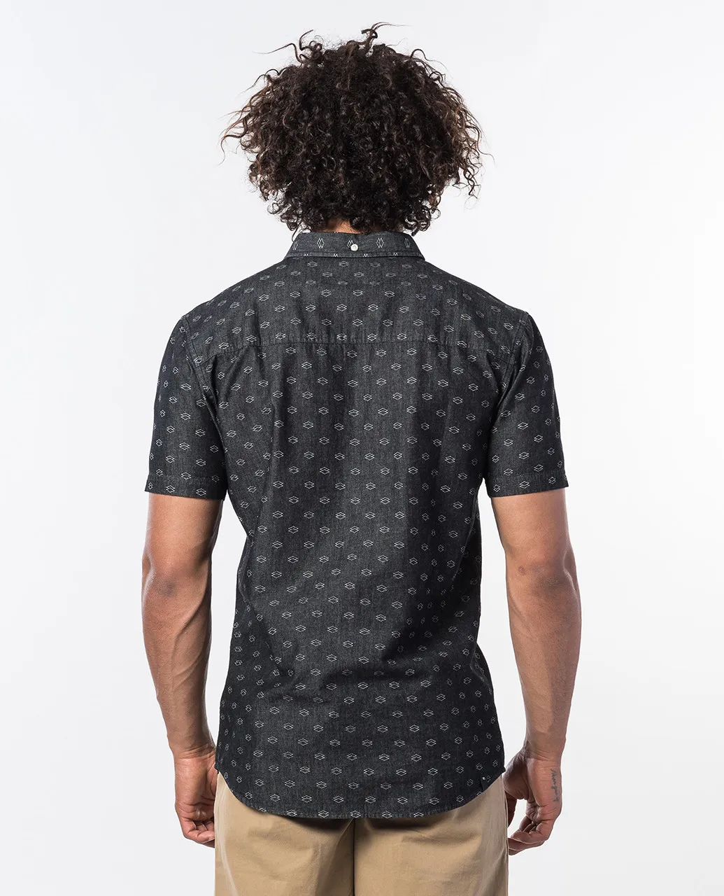 Camisa de Manga Corta Hombre RIP CURL Rhombees Short Sleeve black Ref. CSHFX4 negra rombos blancos