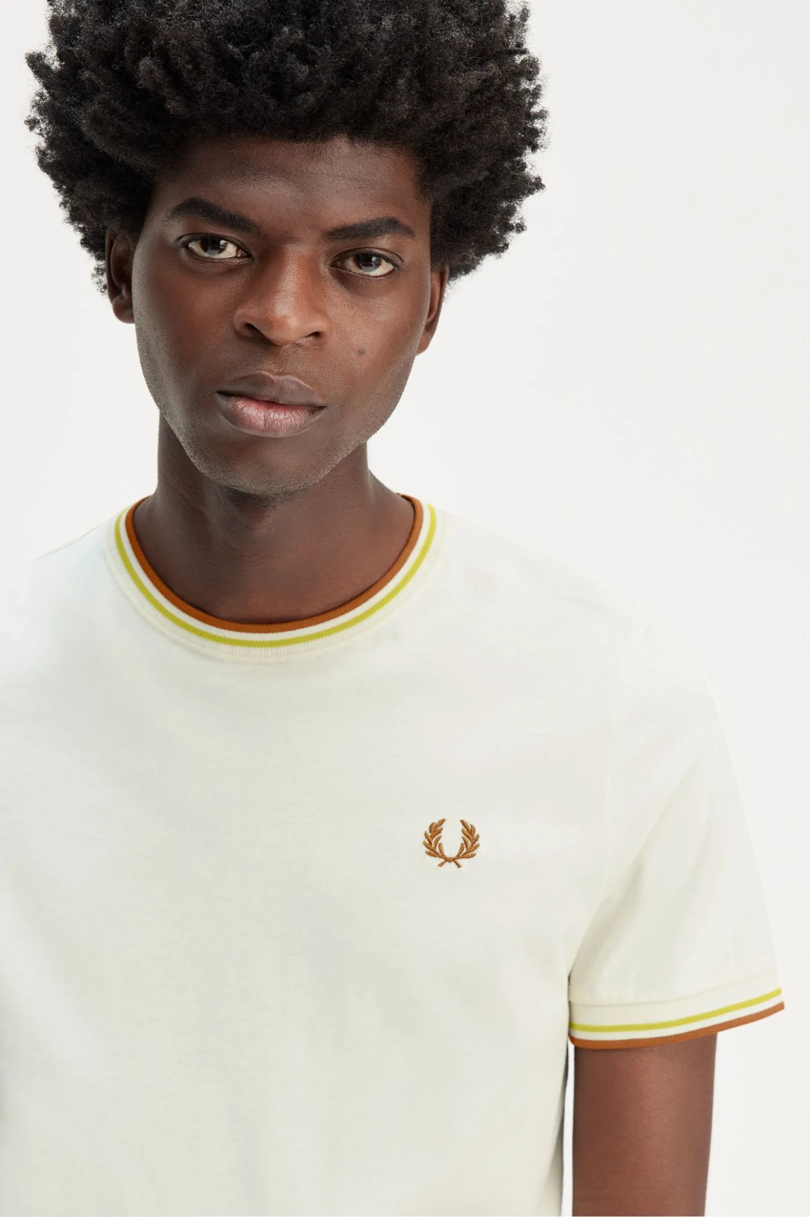 Camiseta con el ribete con dos franjas