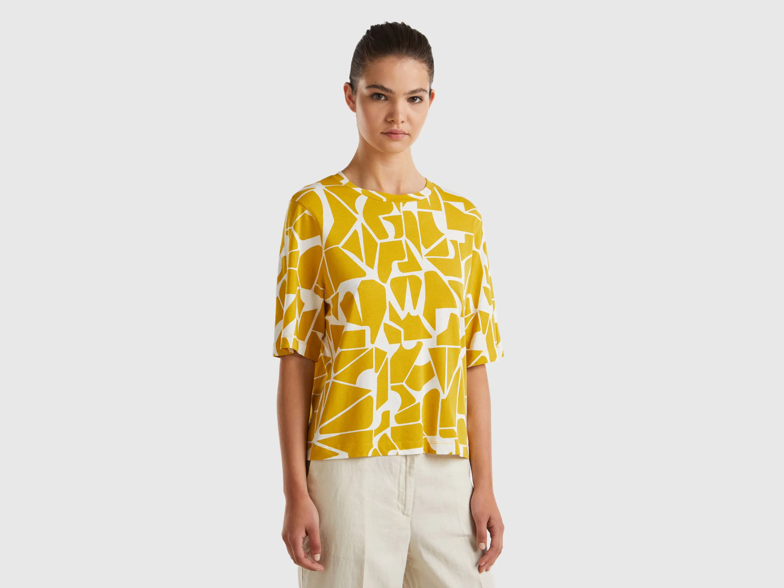 Camiseta con estampado geométrico