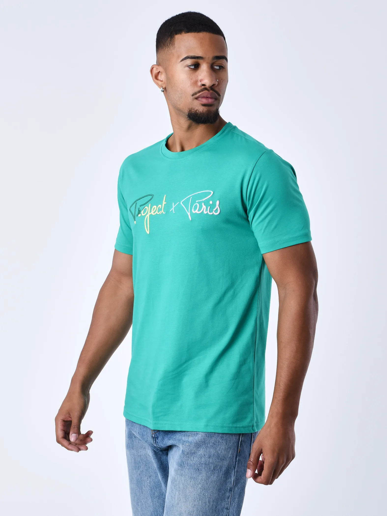Camiseta de firma con logotipo arco iris bordado