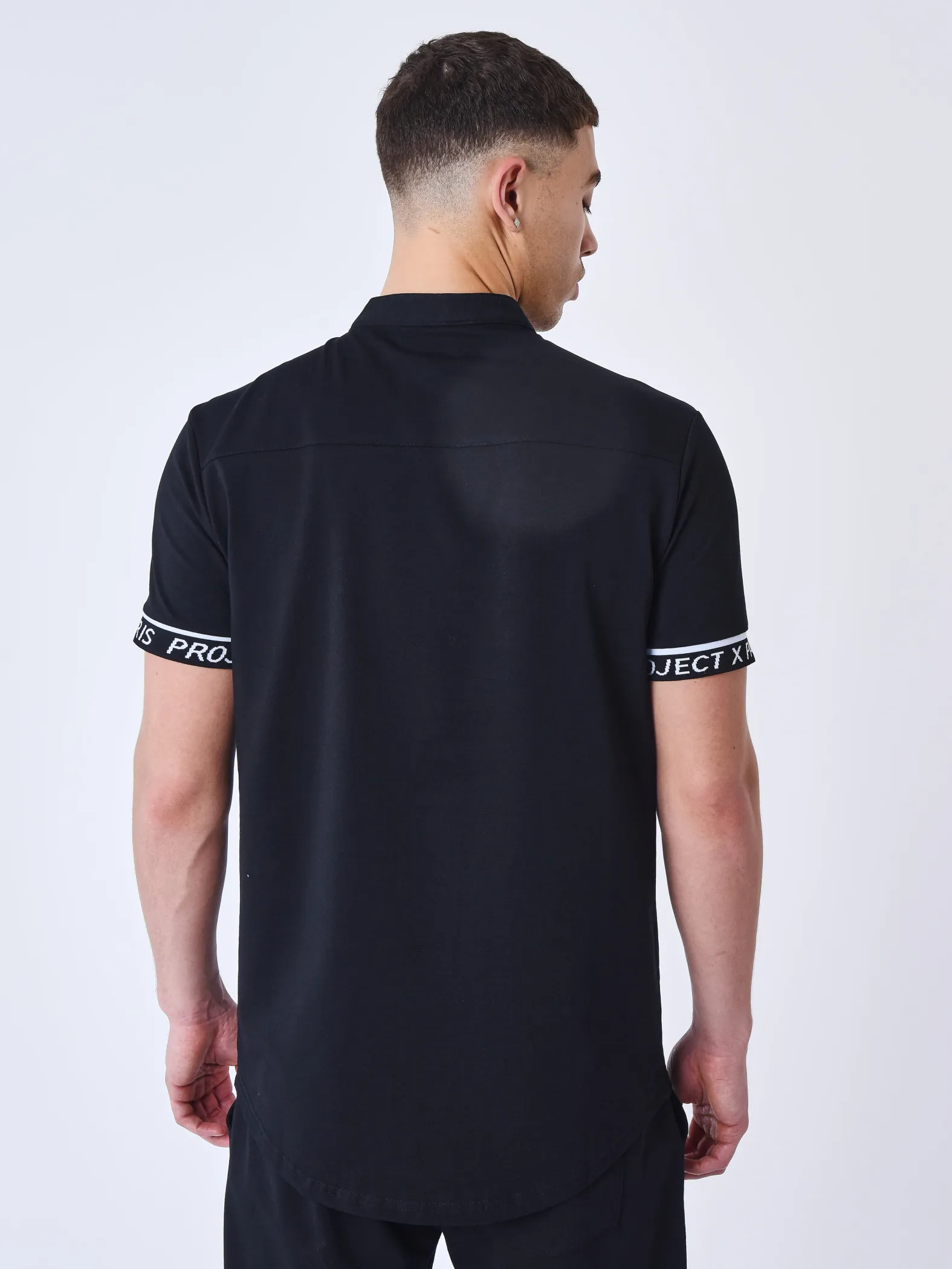 Camiseta de manga corta con logotipo bordado