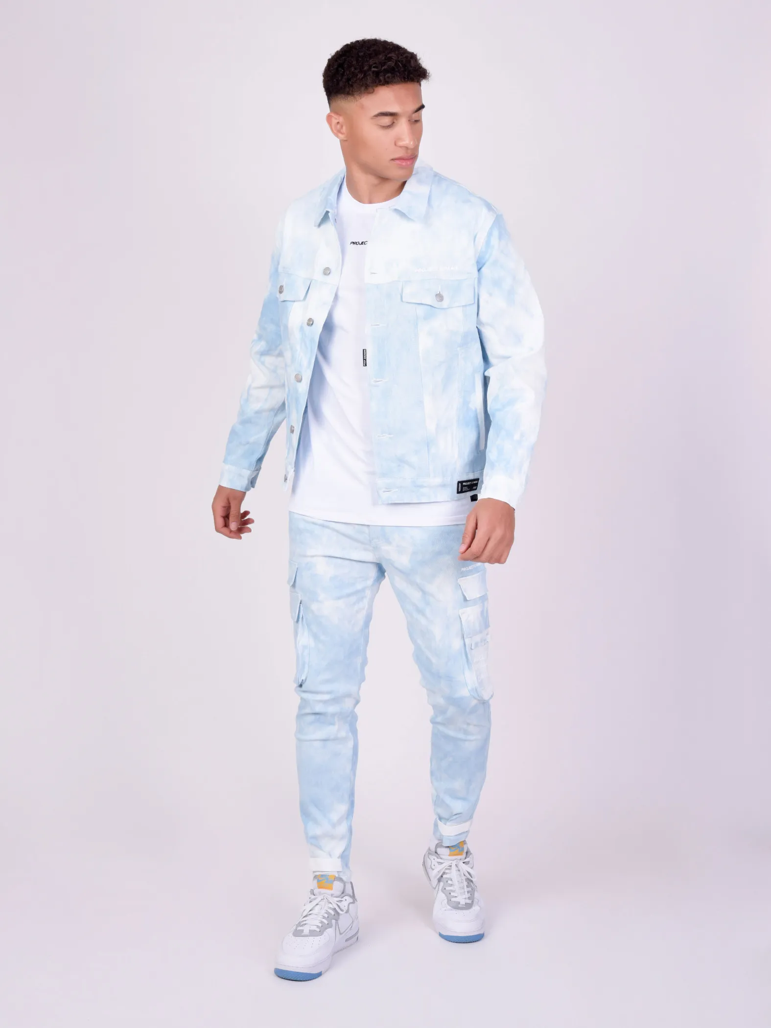 Chaqueta vaquera con estampado tie & dye