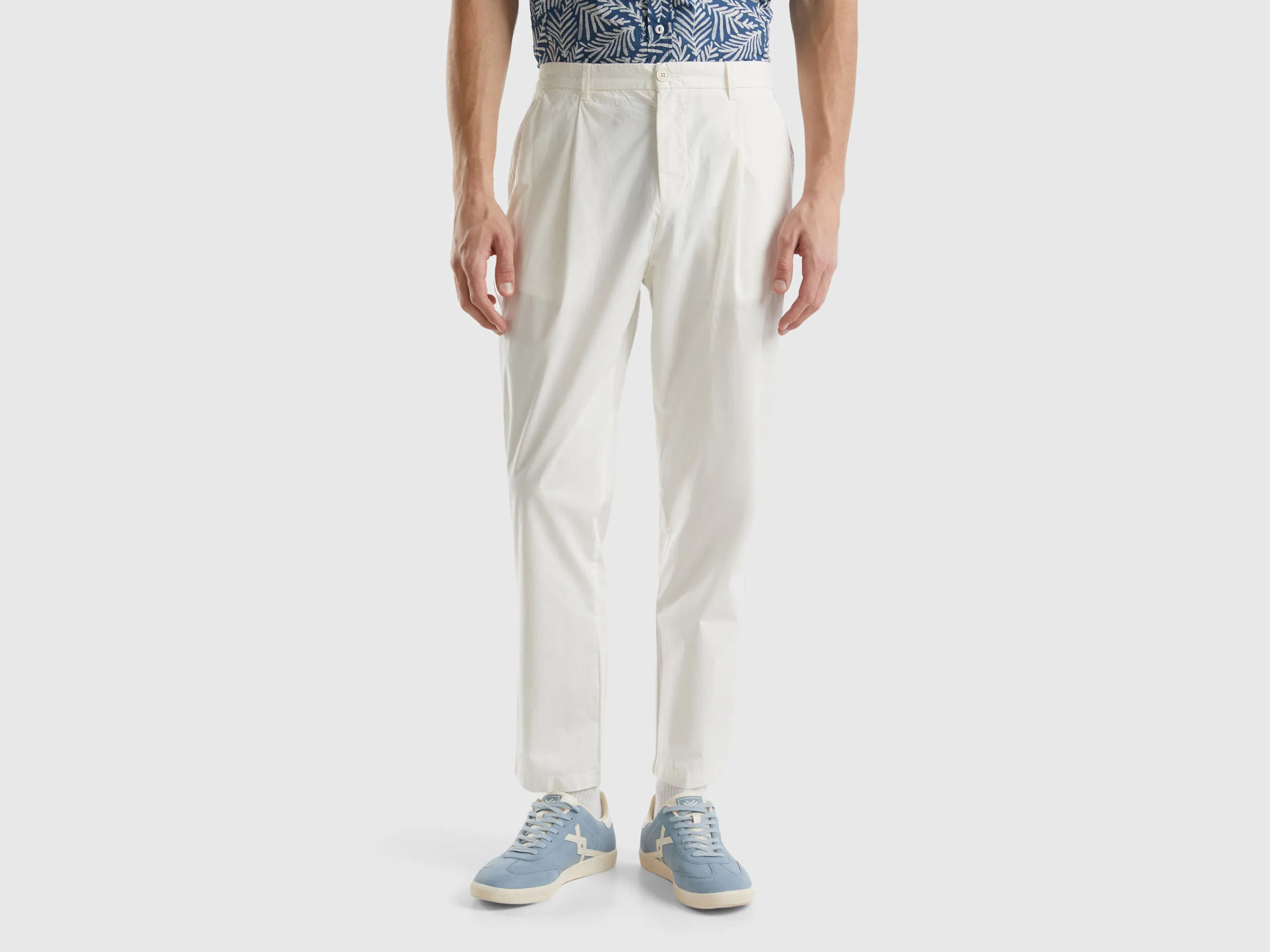Chinos de corte zanahoria