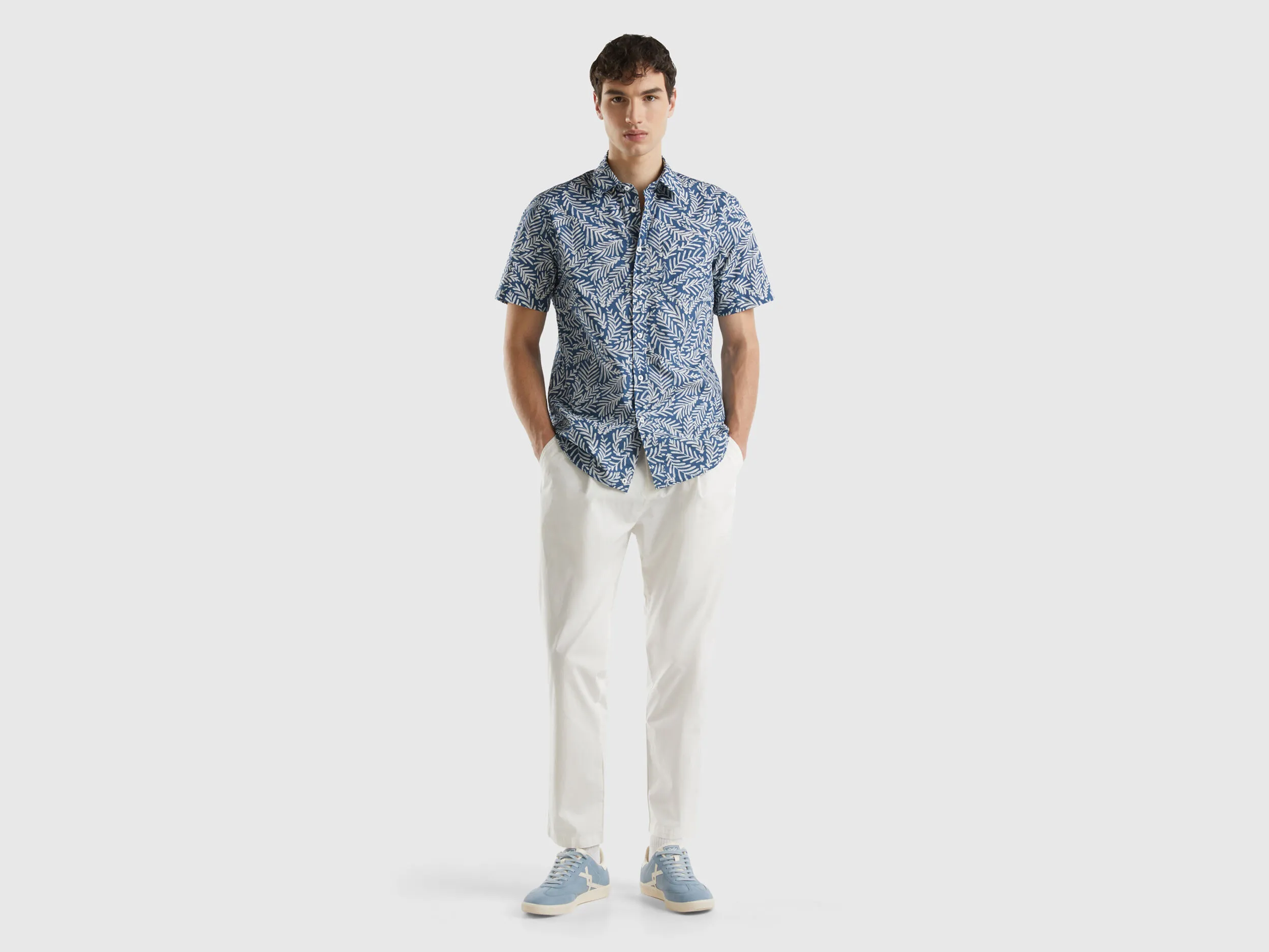 Chinos de corte zanahoria