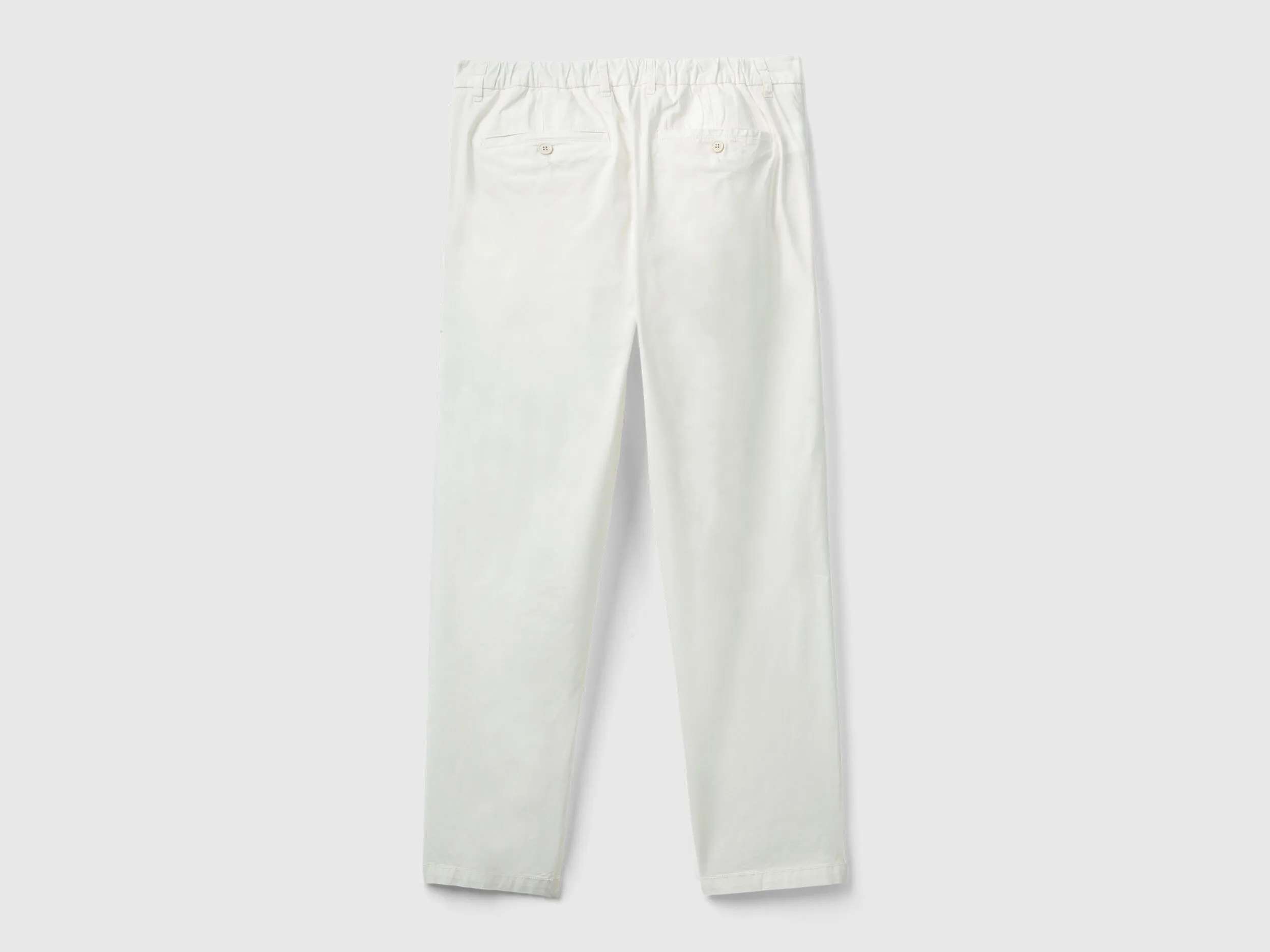 Chinos de corte zanahoria