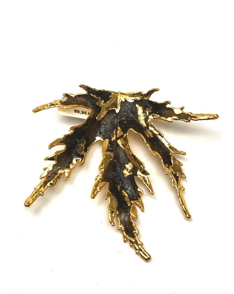 COLGANTE BROCHE ARCE CANADIENSE HOJA NATURAL CON BAÑO DE ORO