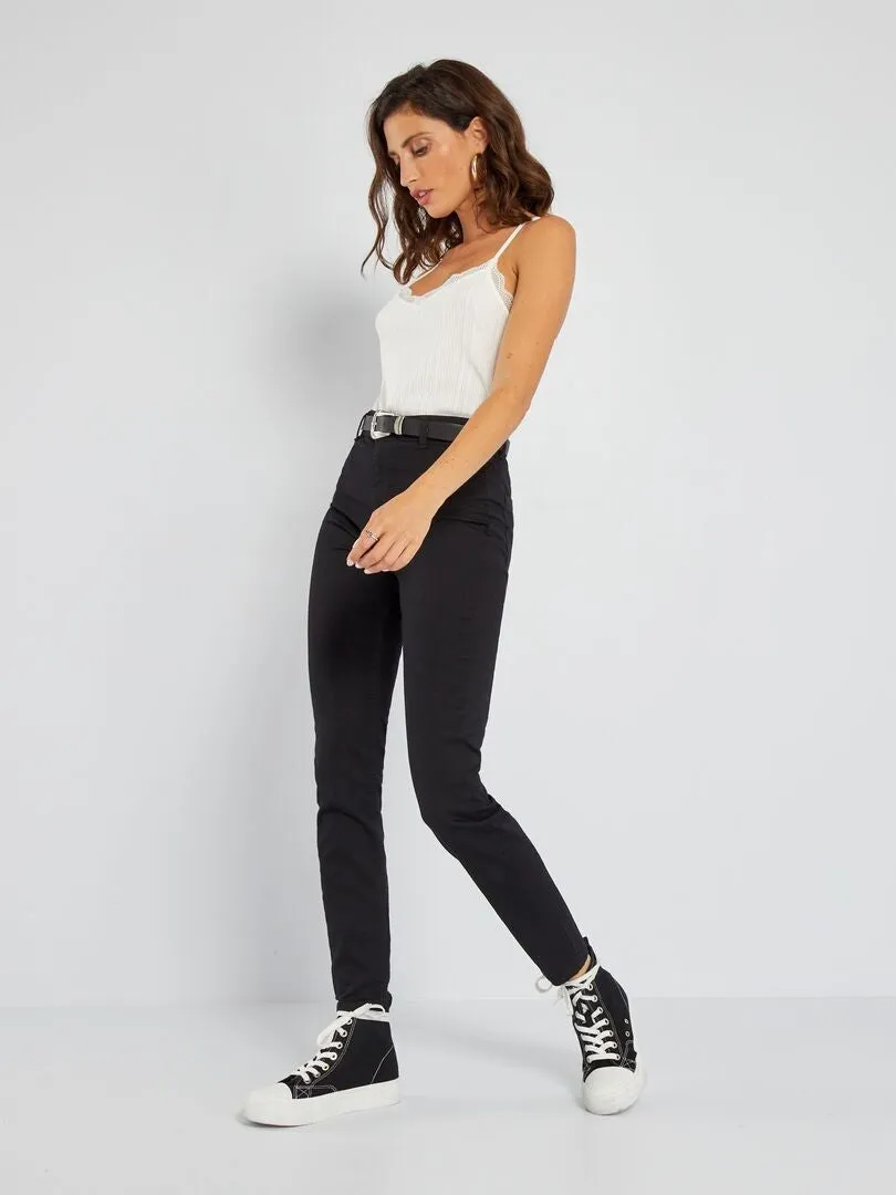 CORTE MUY ENTALLADO/VAQUEROS SKINNY FIT  NEGRO