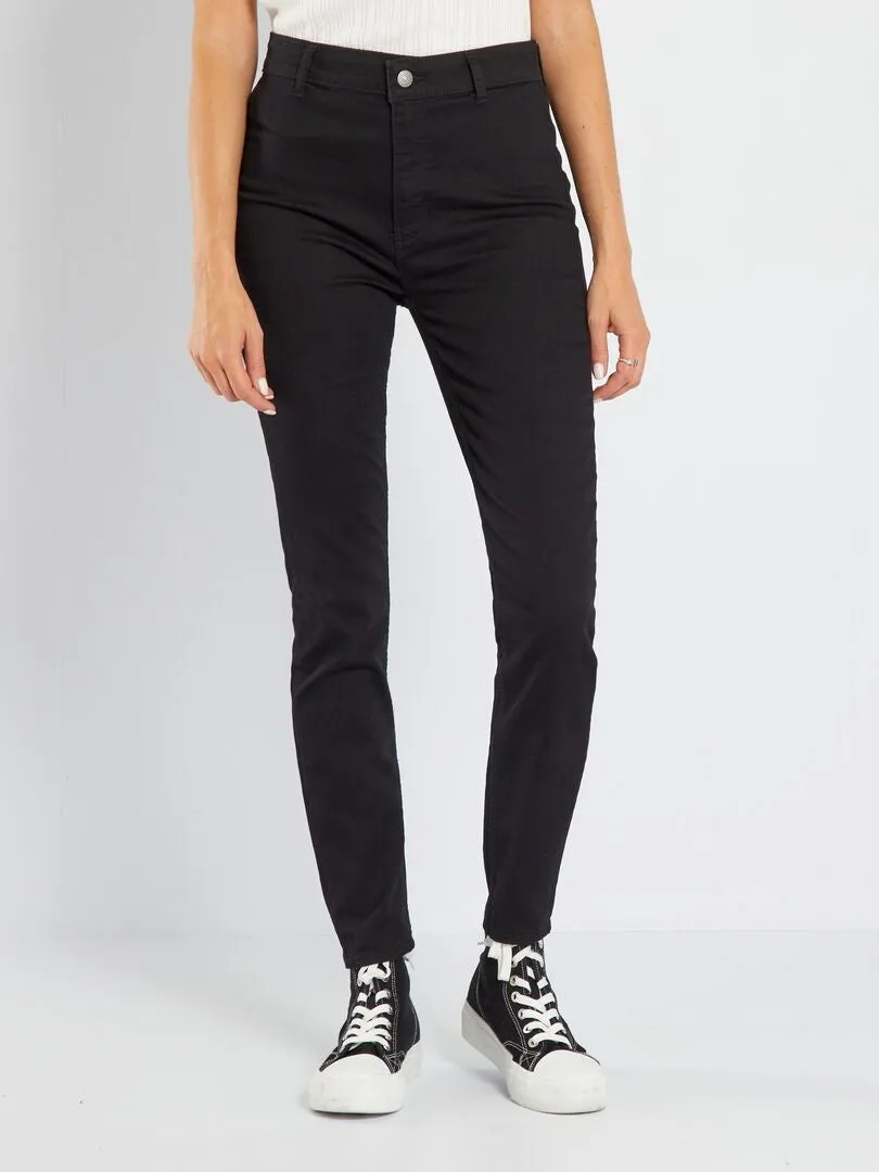 CORTE MUY ENTALLADO/VAQUEROS SKINNY FIT  NEGRO