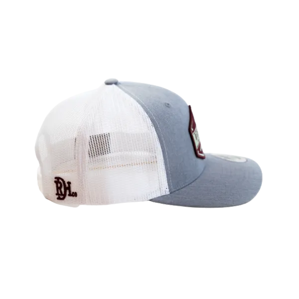 GORRA CON PUNTA DE FLECHA DE RED DIRT HAT CO.