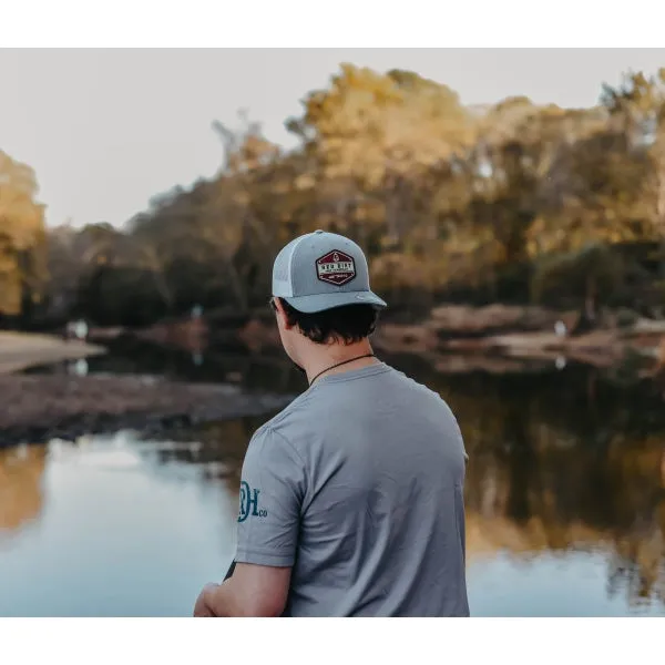 GORRA CON PUNTA DE FLECHA DE RED DIRT HAT CO.
