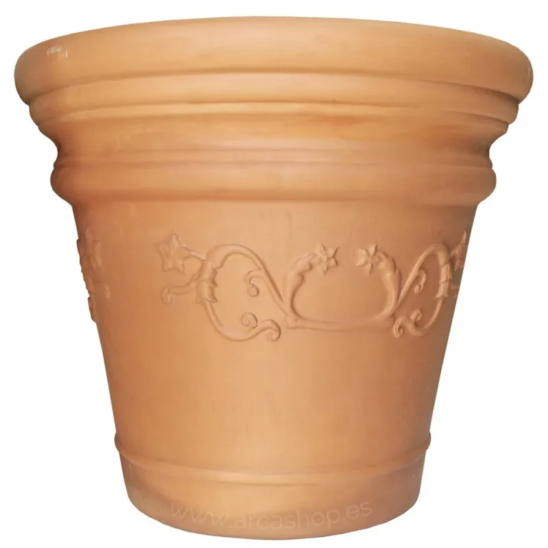 Macetón Barro con motivos florales en relieve.