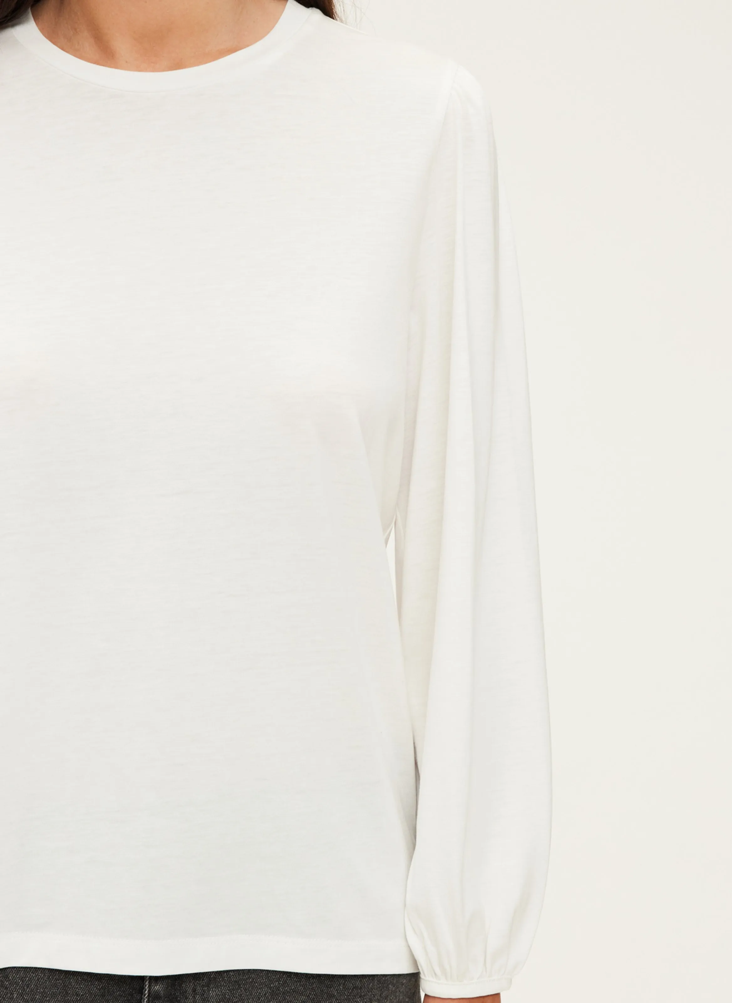 PABLO AZLIS  CAMISETA RECTA DE MANGA LARGA EN BEIGE