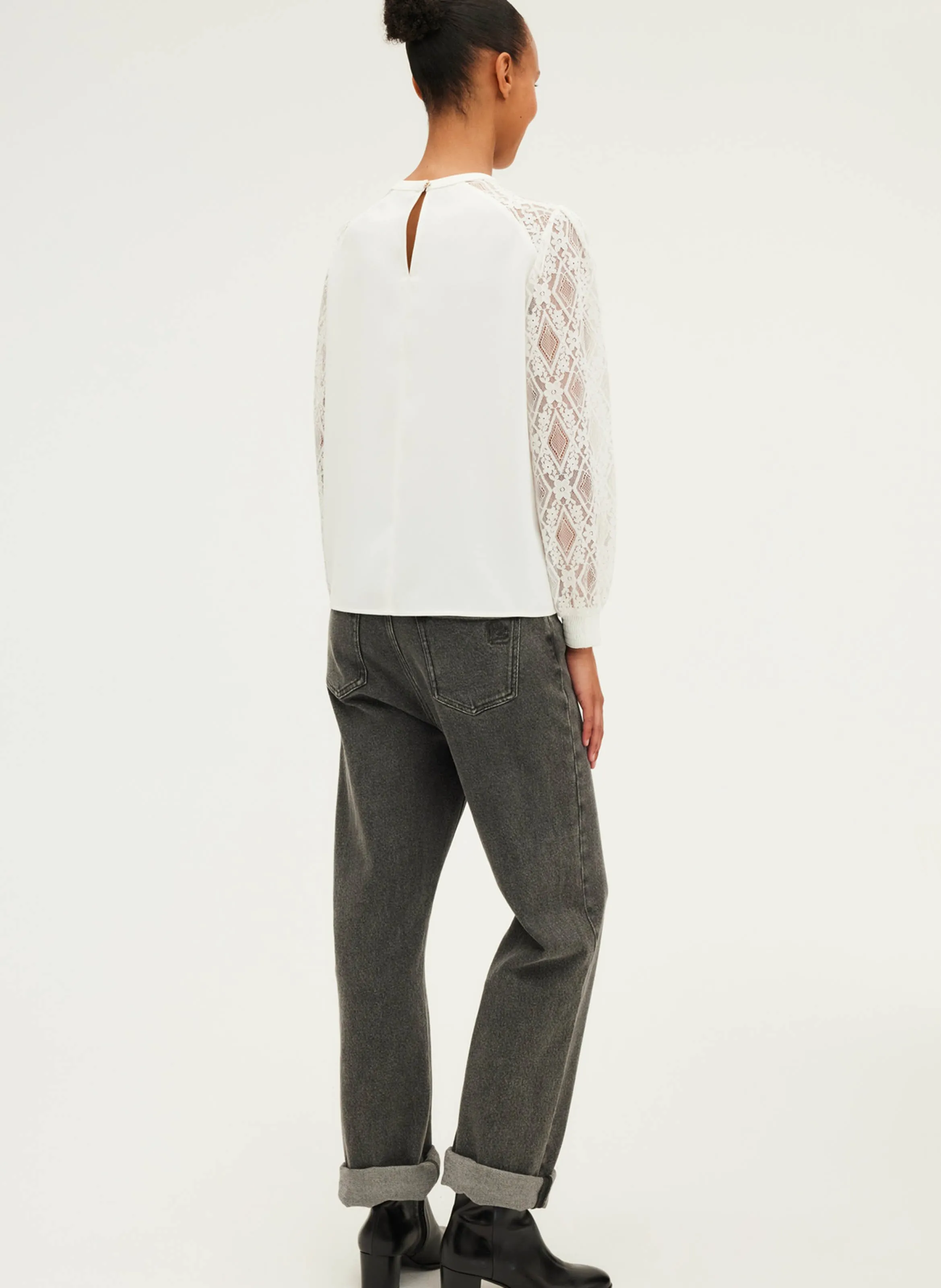 PABLO BRELLE  TOP CUELLO REDONDO RECTO DE ENCAJE EN BEIGE