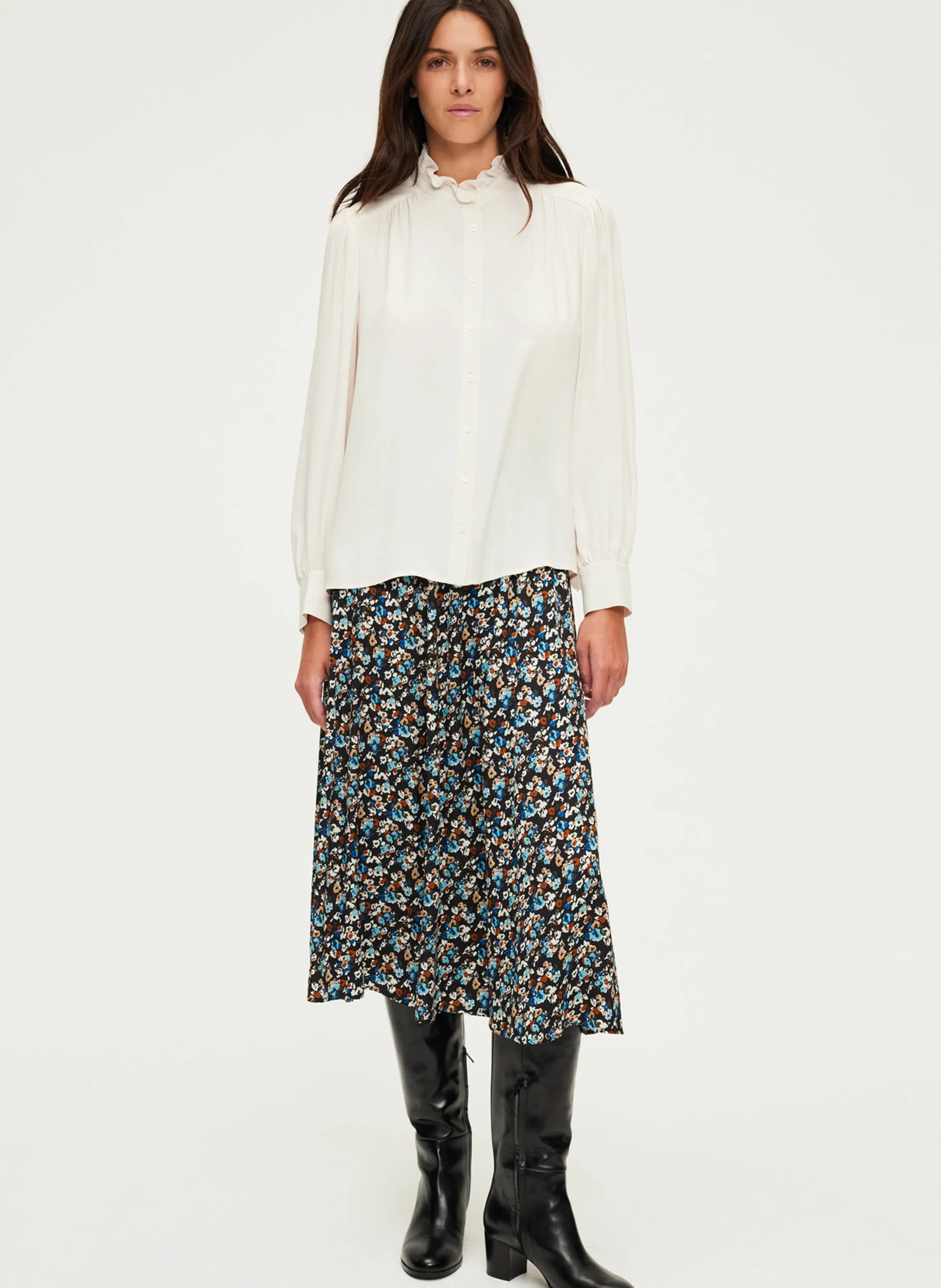PABLO BRUNHILDE  CAMISA FLUIDA RECTA CUELLO ALTO EN BEIGE