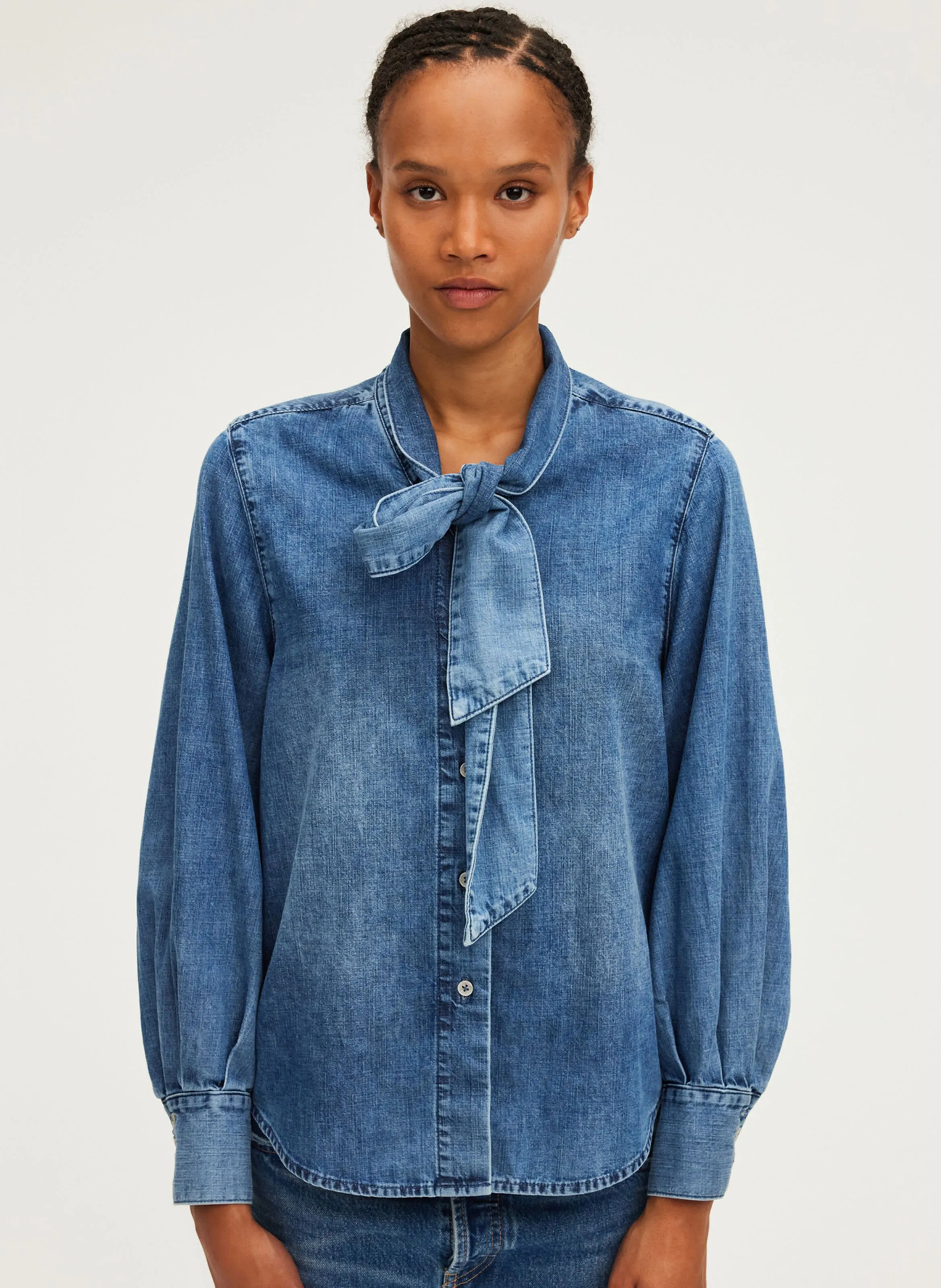 PABLO BRYONY  CAMISA CON CUELLO LAVALLIèRE DE DENIM DE ALGODóN EN AZUL