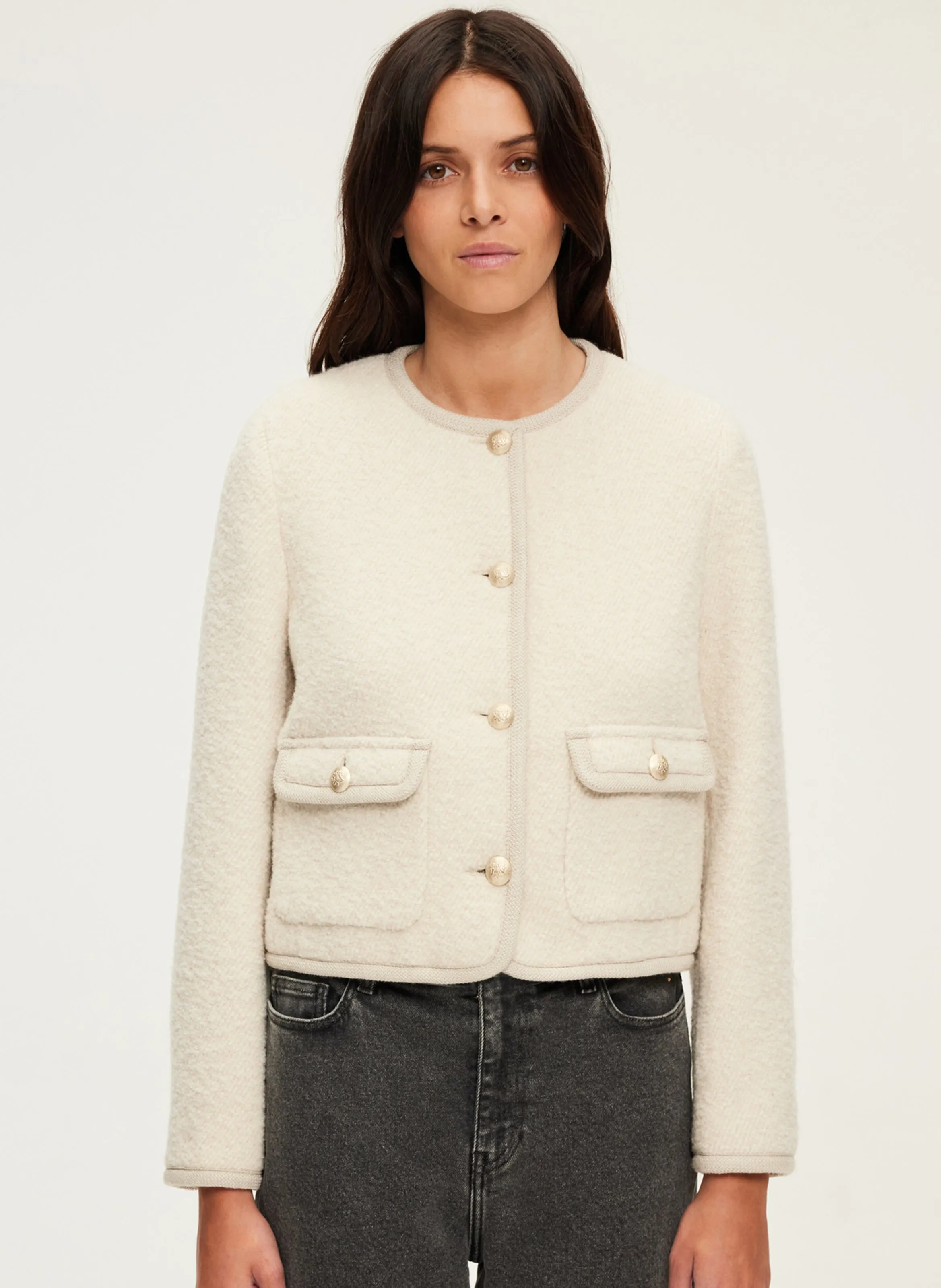 PABLO MAHAULT  CHAQUETA CORTA CON BOTONES EN BEIGE