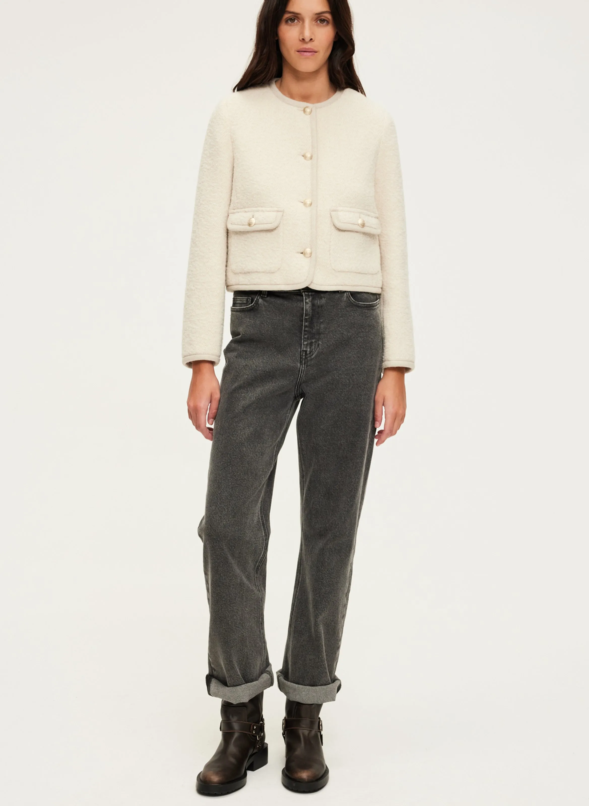 PABLO MAHAULT  CHAQUETA CORTA CON BOTONES EN BEIGE