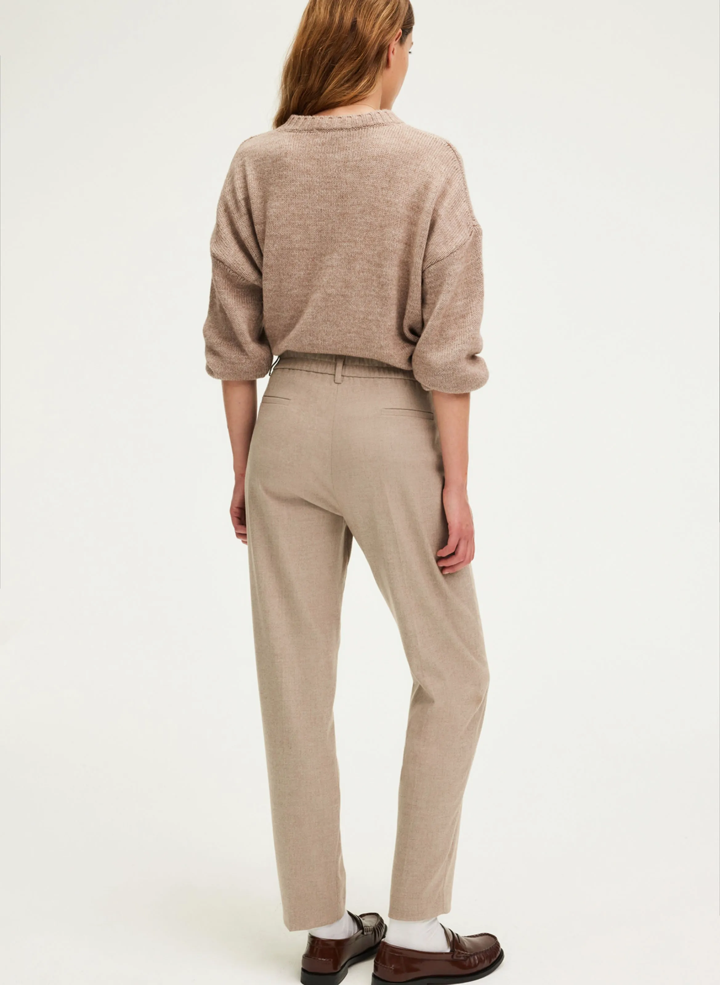 PABLO NAVA  PANTALóN DE PINZAS EN BEIGE