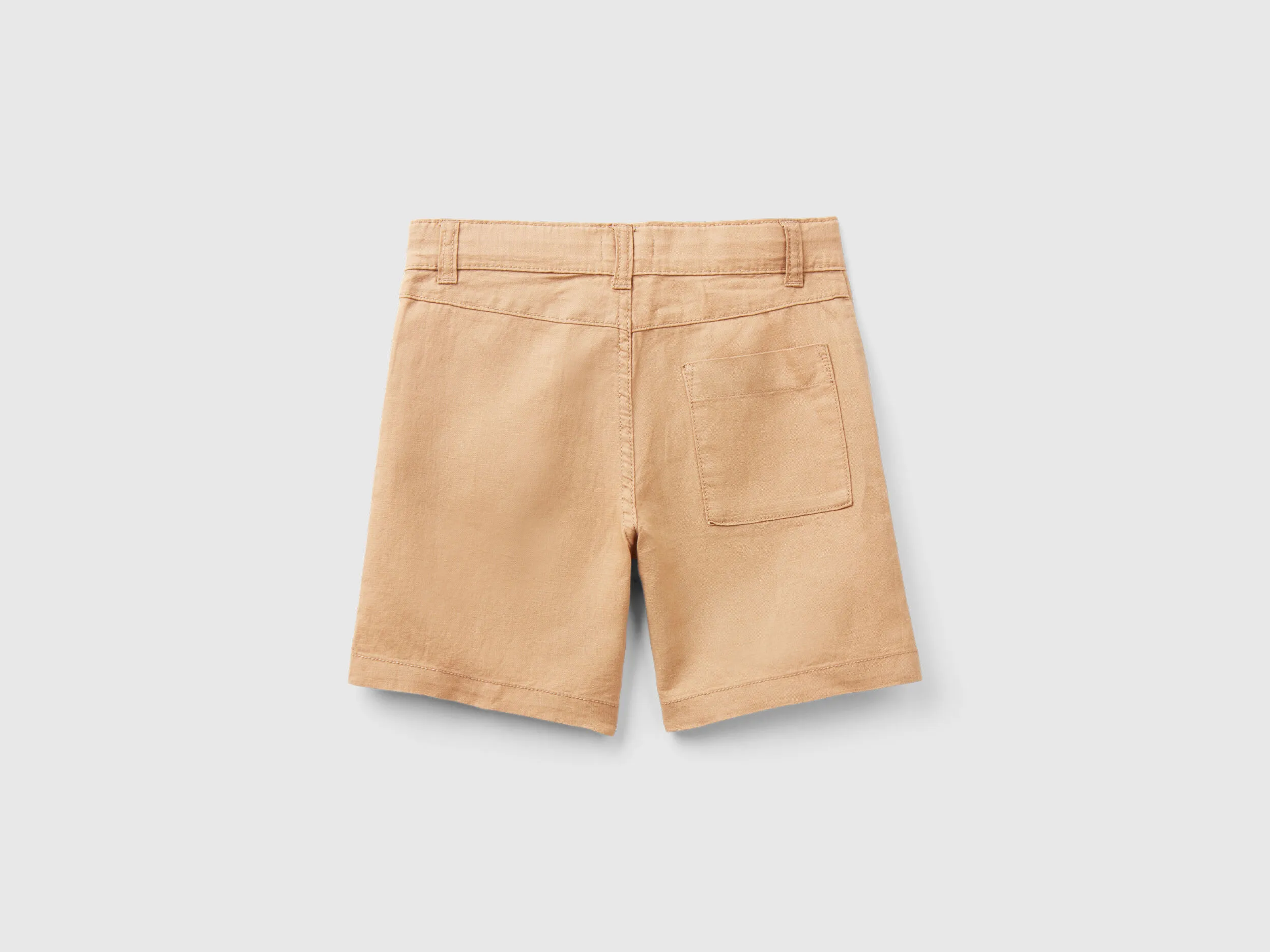 Pantalón corto de lino mixto