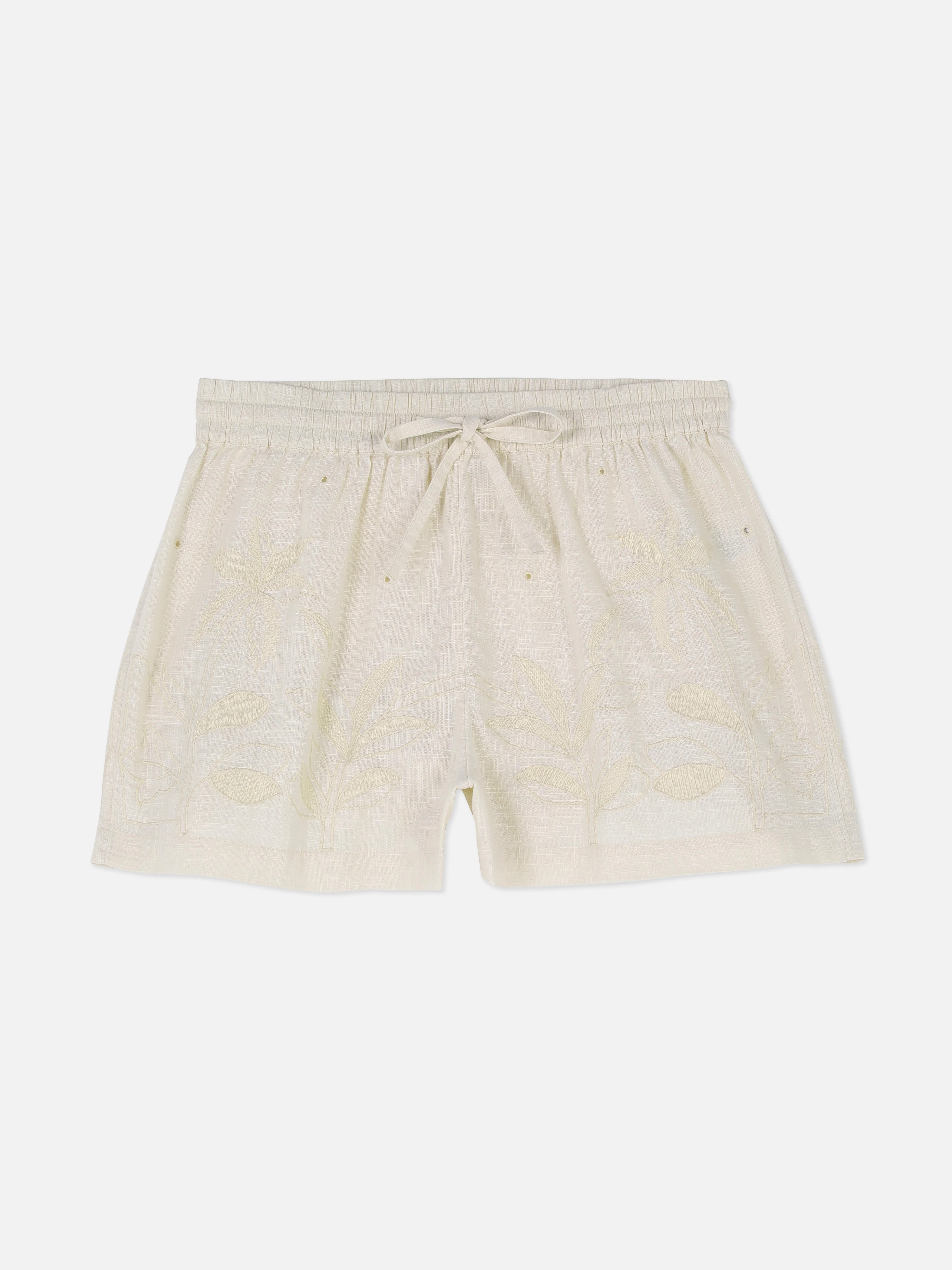Pantalones cortos bordados de la colección Resort
