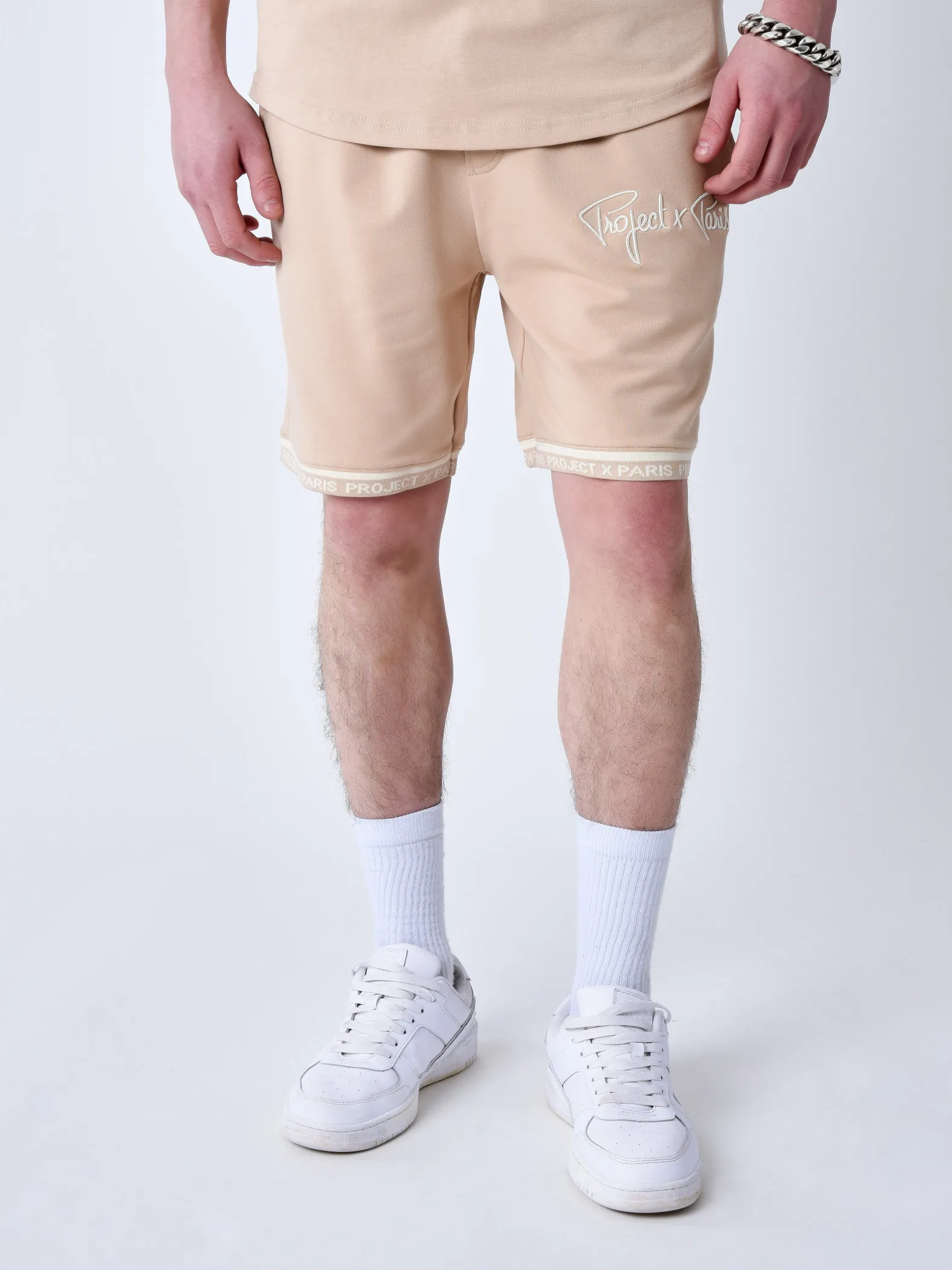 Pantalón corto con logotipo bordado