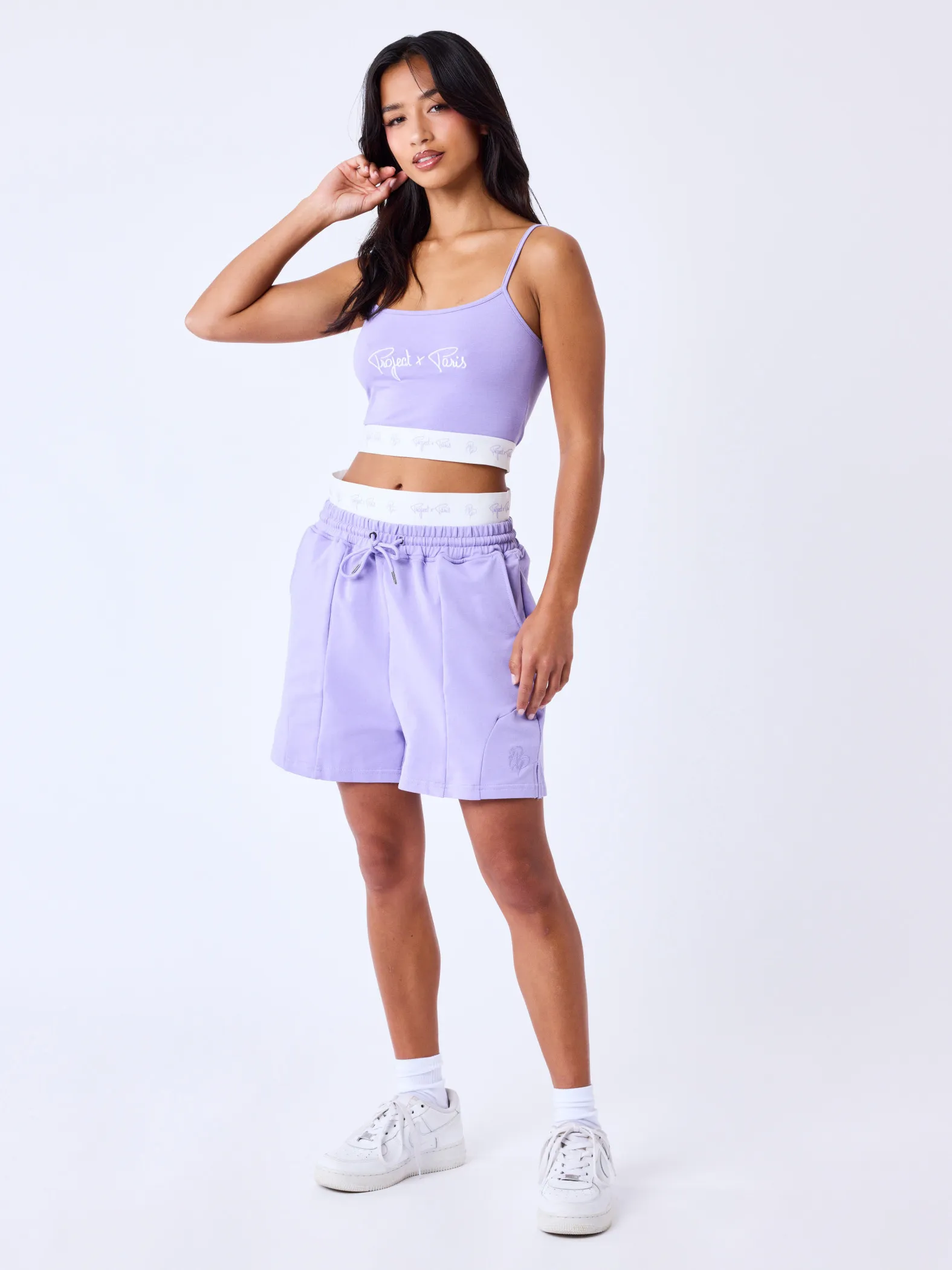 Pantalón corto elástico estampado con logotipo bordado