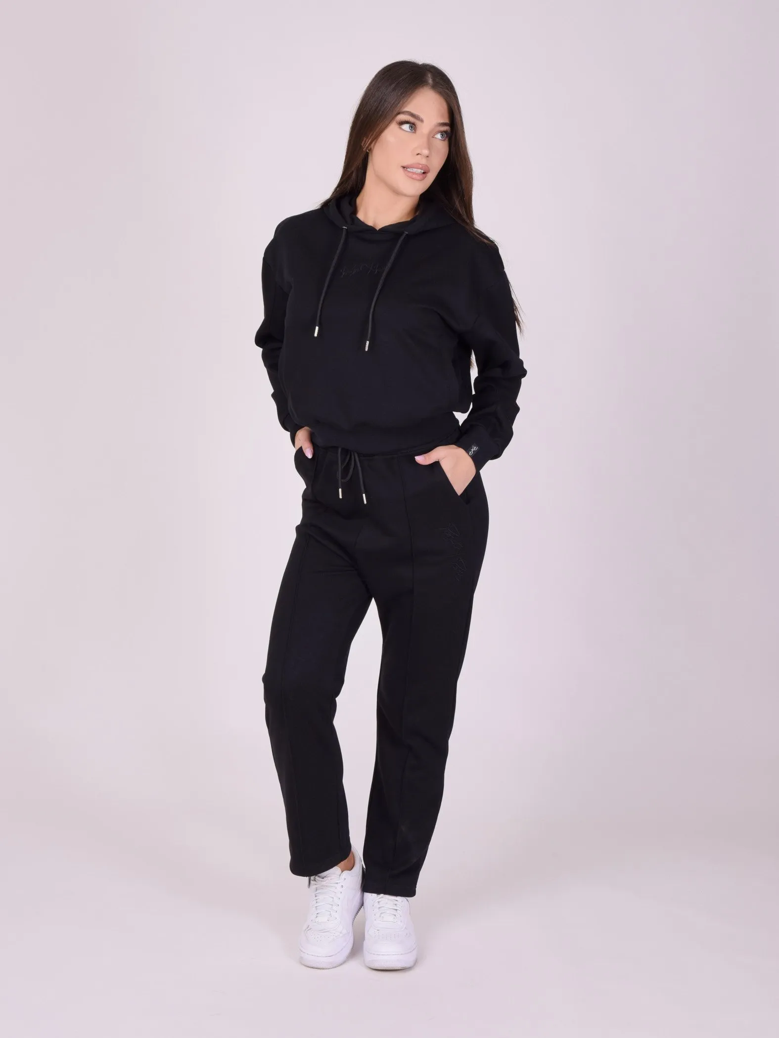 Pantalón de chándal con logotipo bordado a tono