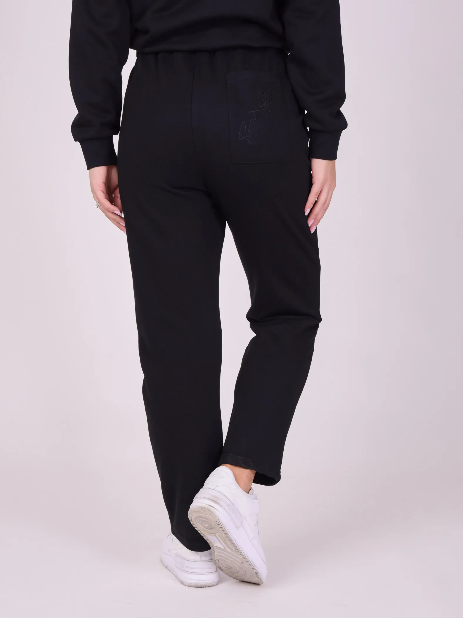 Pantalón de chándal con logotipo bordado a tono