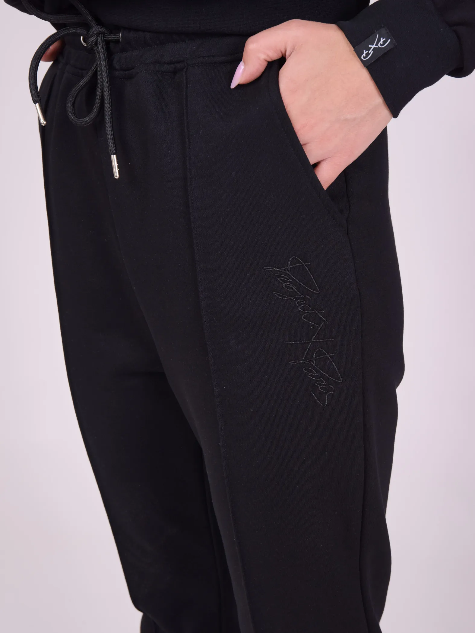 Pantalón de chándal con logotipo bordado a tono