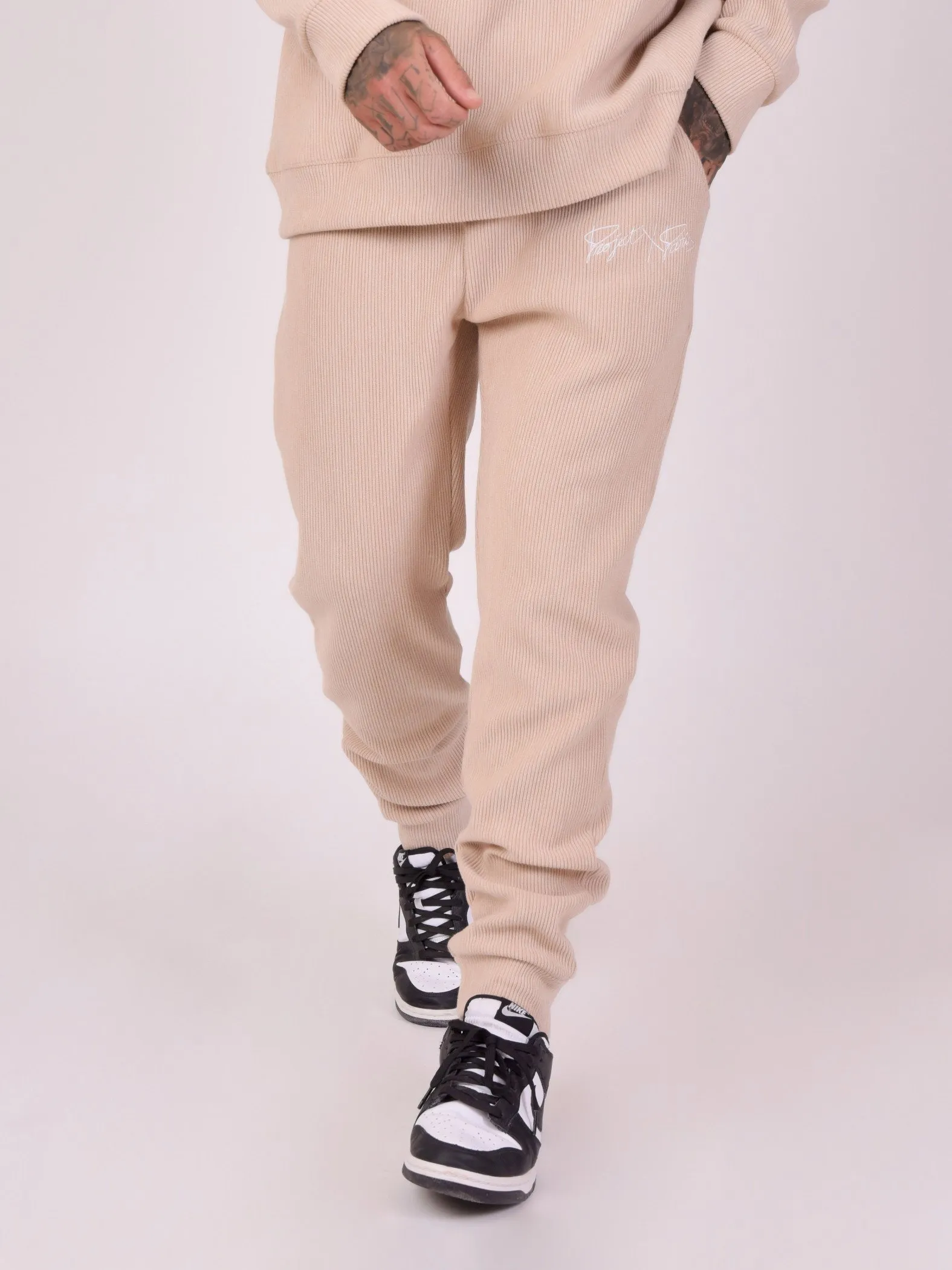 Pantalón de chándal de canalé con bordado sencillo