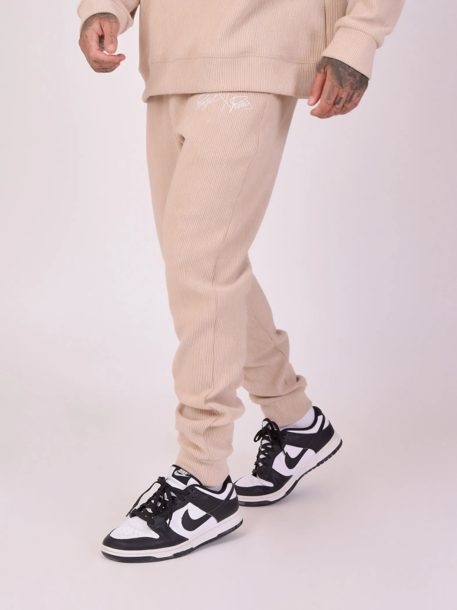 Pantalón de chándal de canalé con bordado sencillo