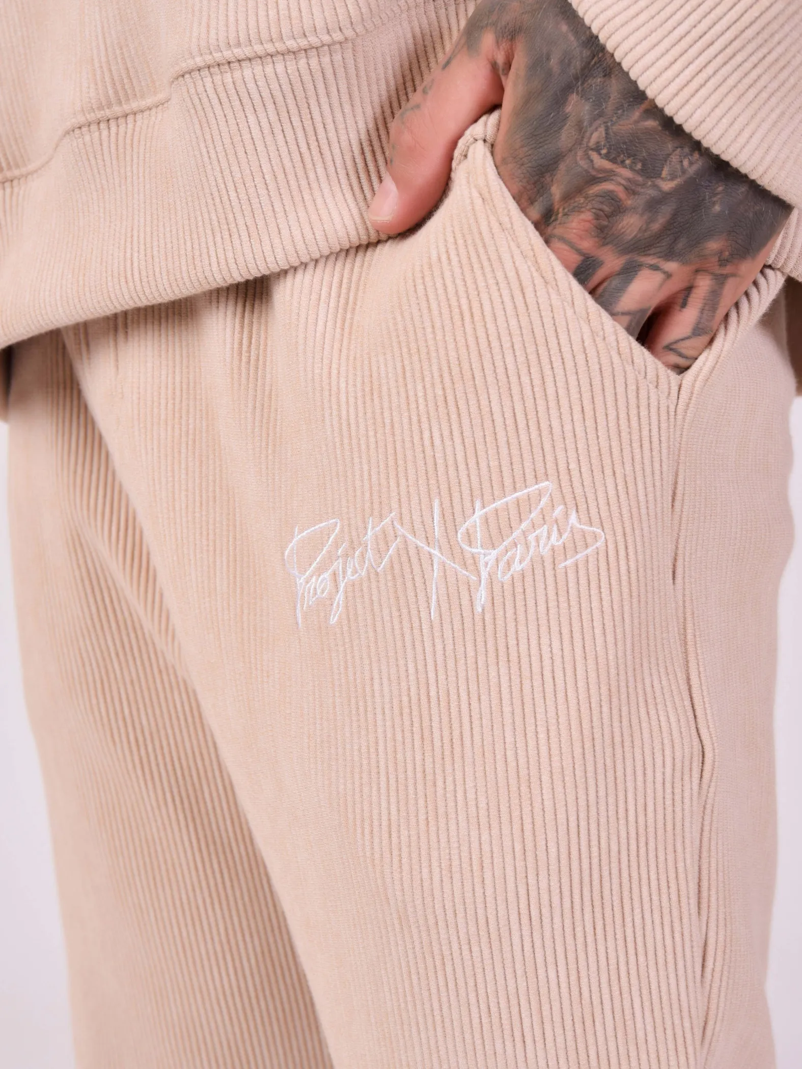 Pantalón de chándal de canalé con bordado sencillo