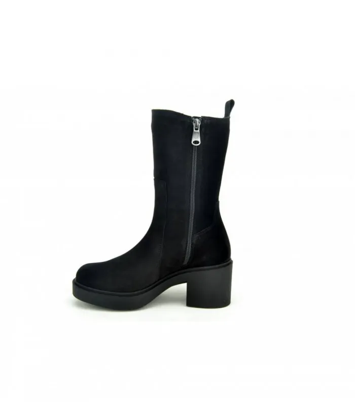 PAULA URBAN 241214 OIL NEGRO