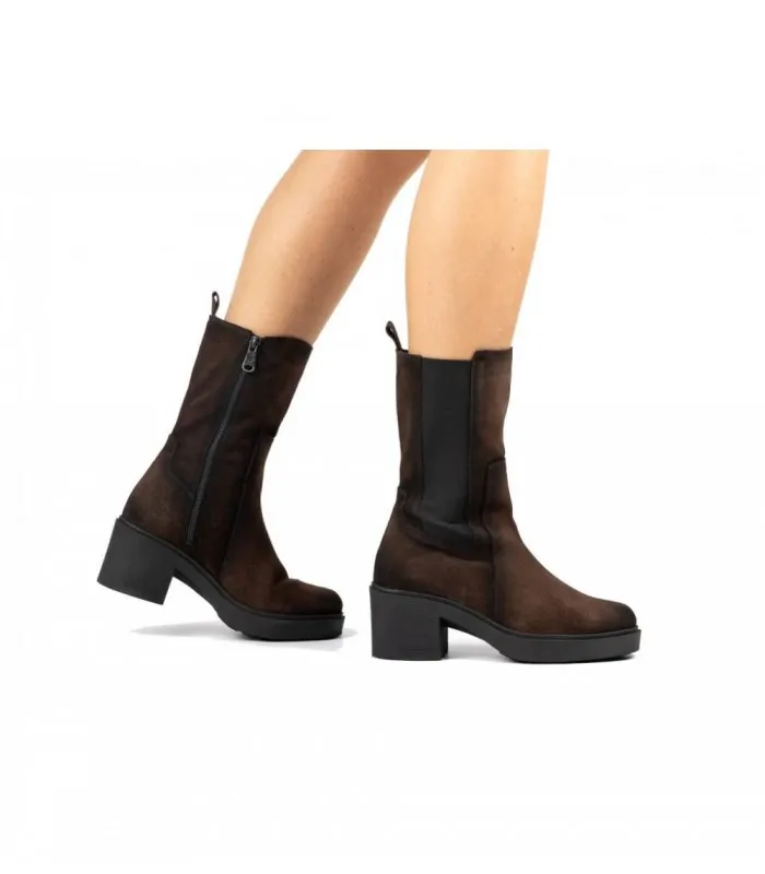 PAULA URBAN 241214 OIL TESTA