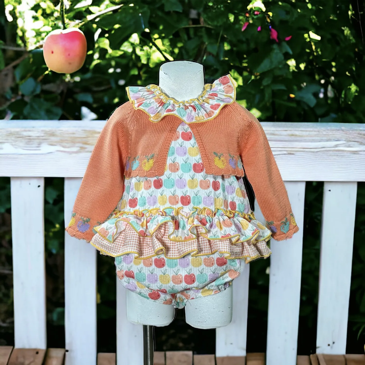 Pelele y chaqueta para niña colección Picnic de Lolittos