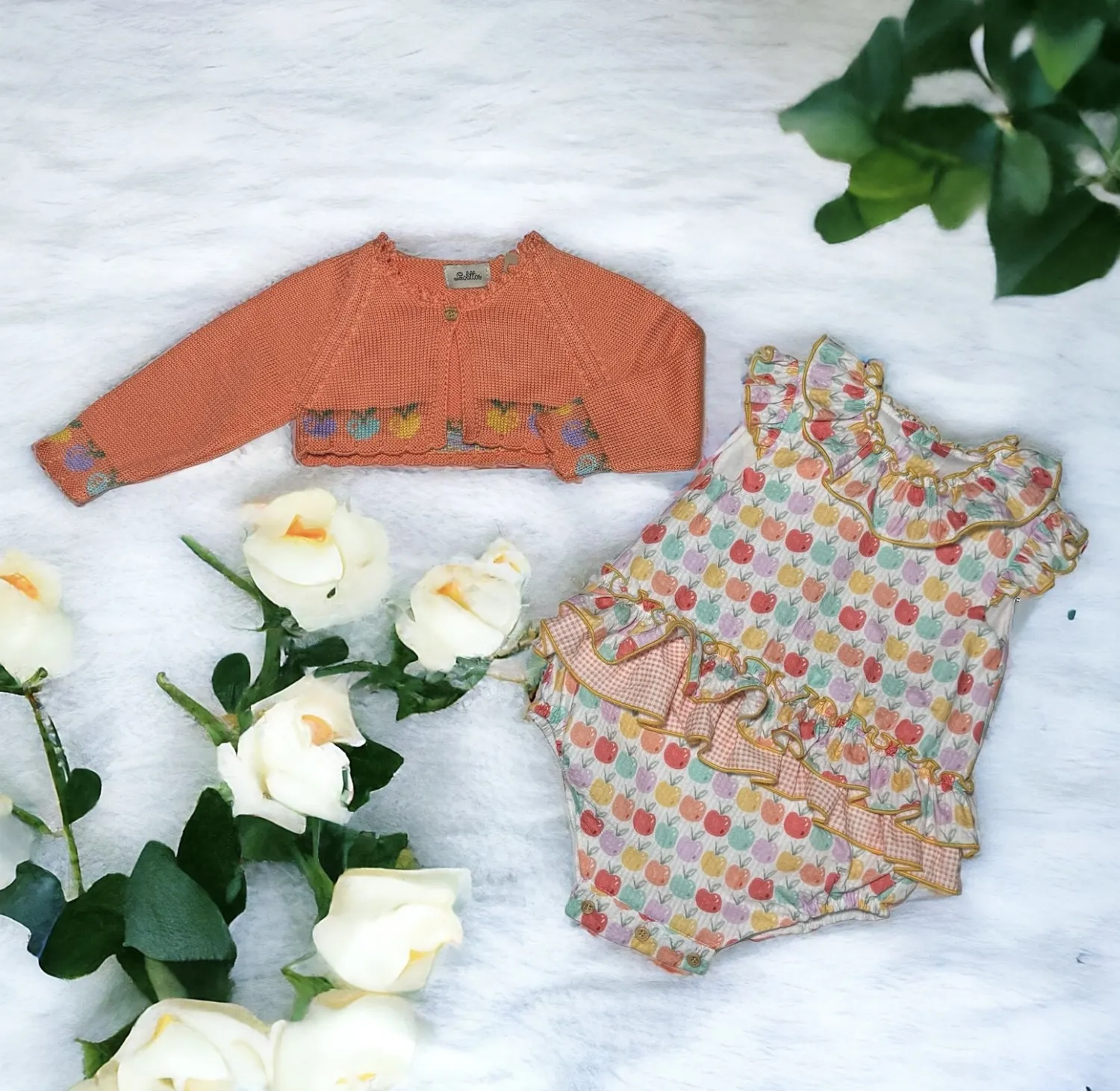Pelele y chaqueta para niña colección Picnic de Lolittos