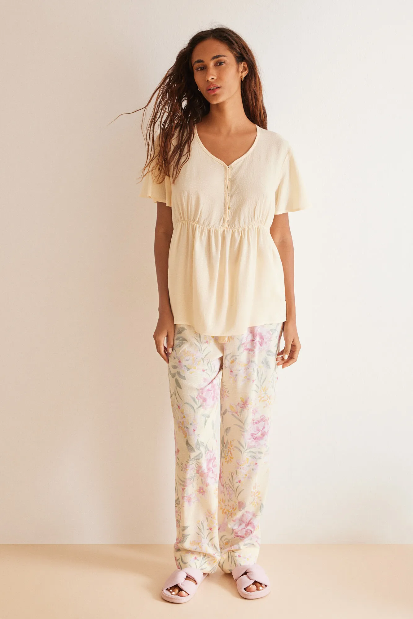 Pijama viscosa amarillo estampado floral