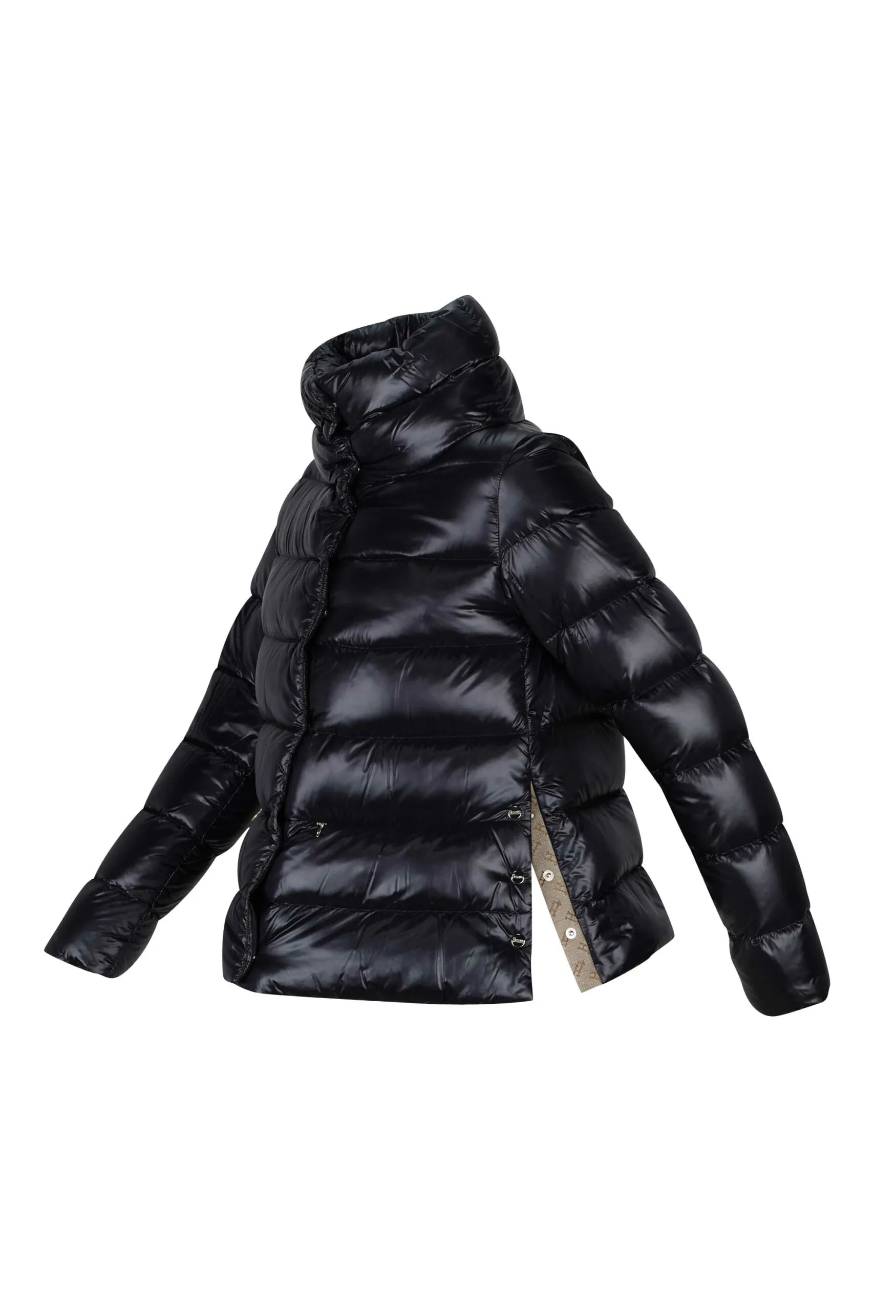 Plumífero negro de nylon con cuello alto